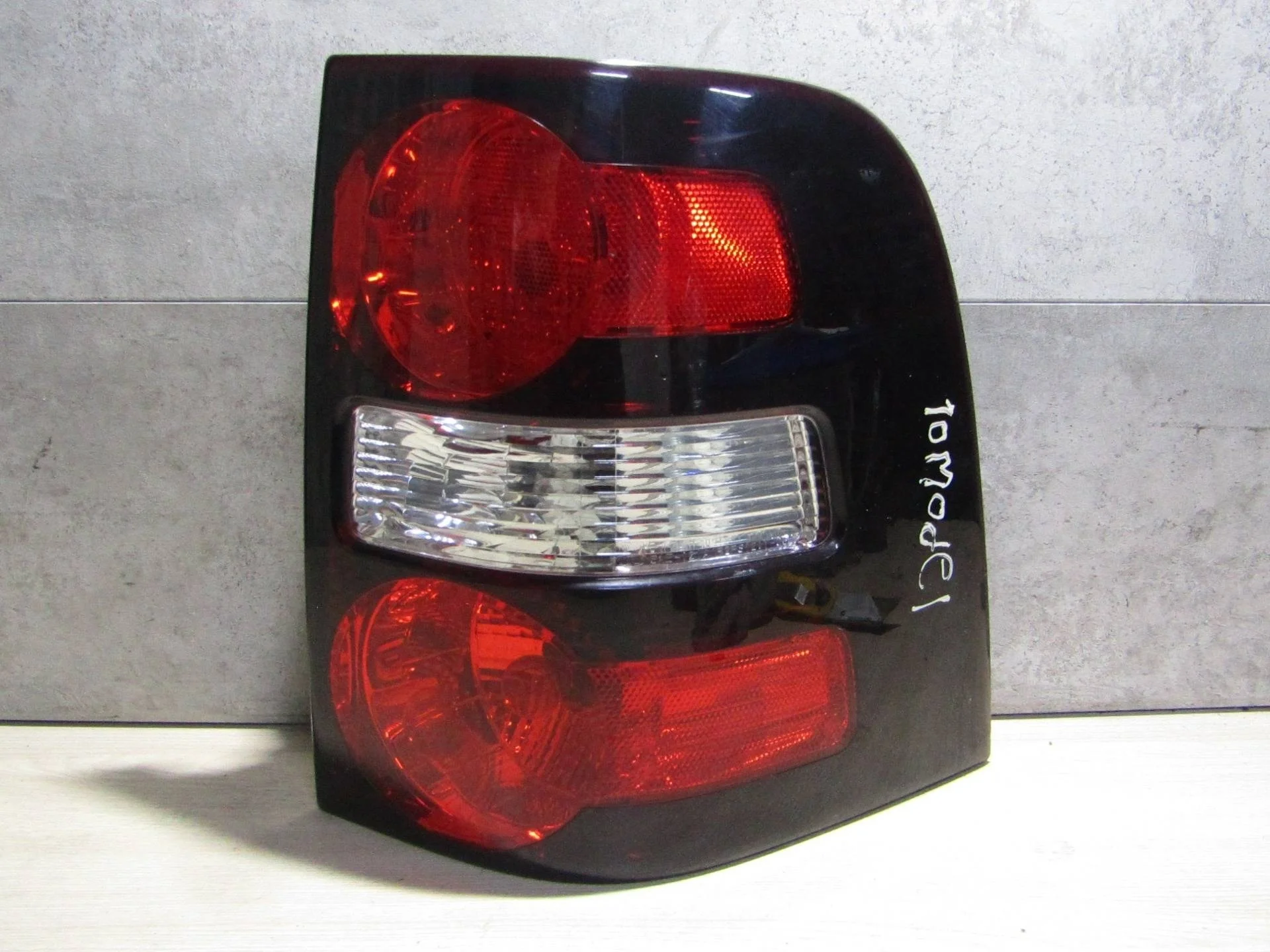 фонарь задний правый Ford Explorer 4  U251