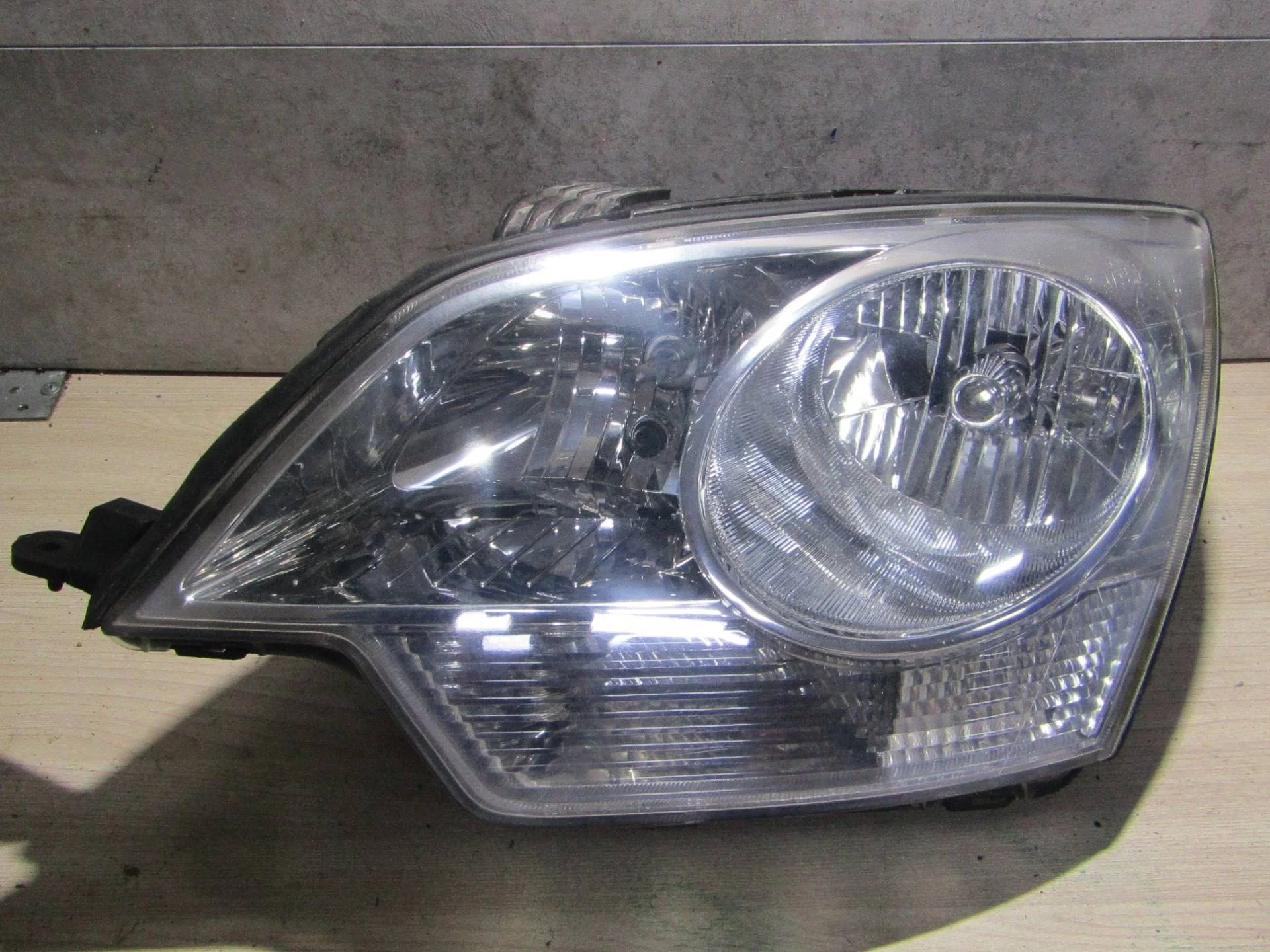 фара левая Opel Antara