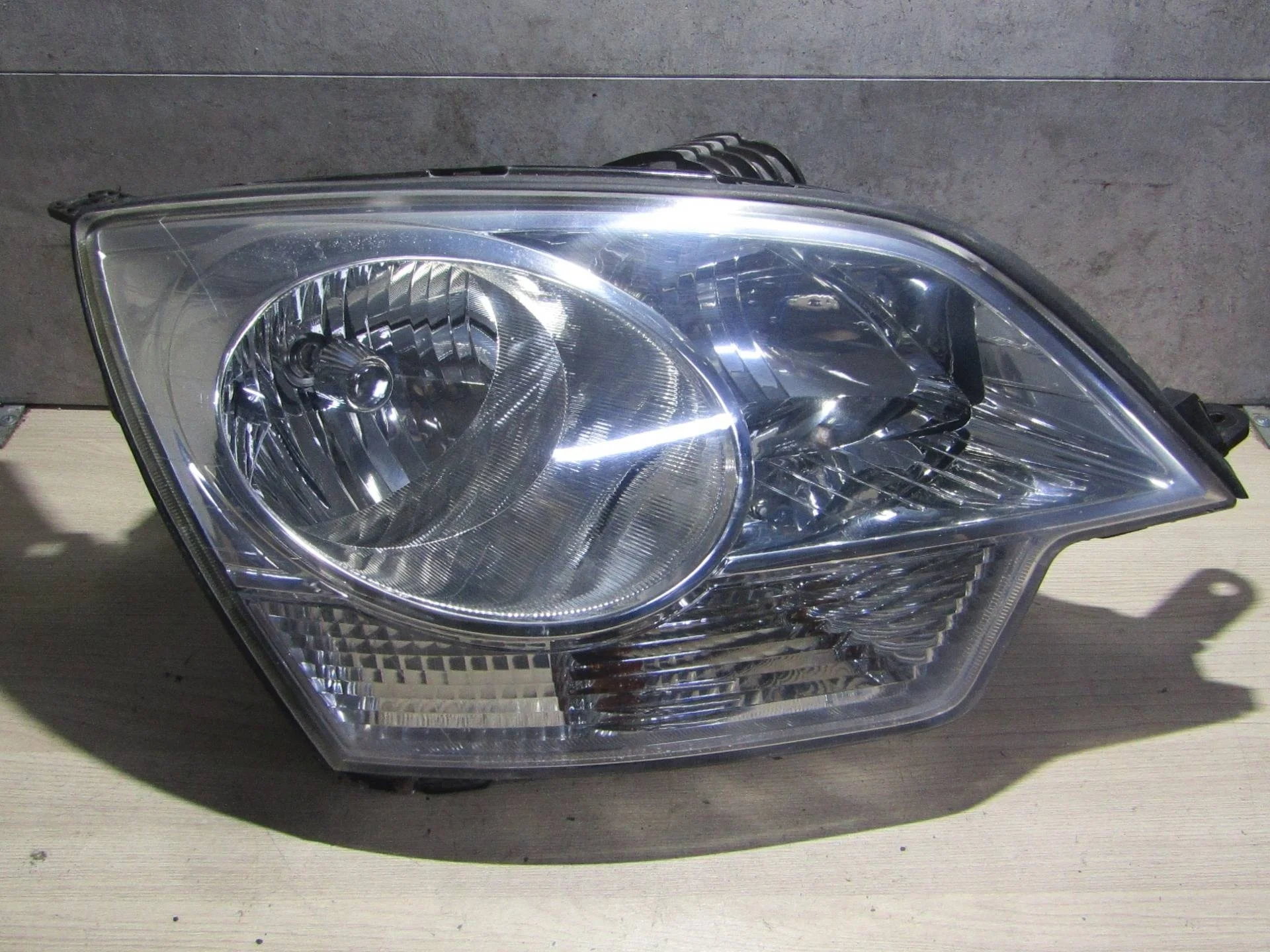 фара правая Opel Antara