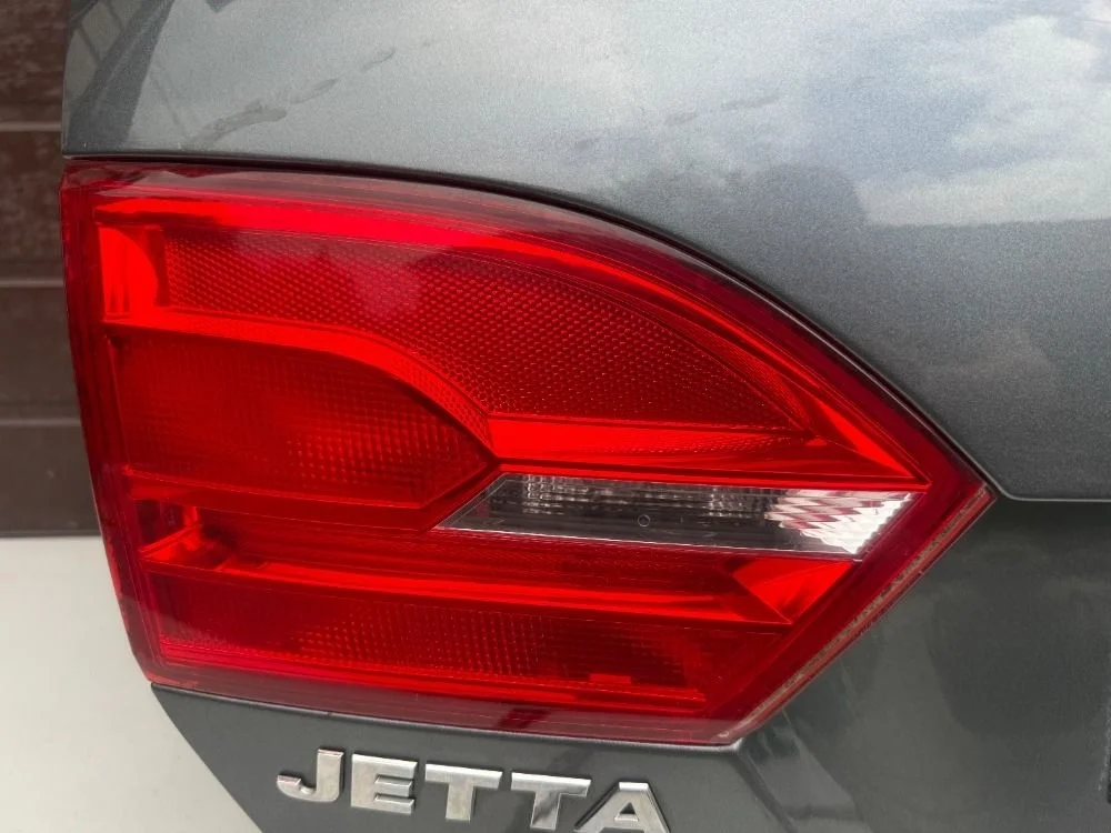 Фонарь крышки багажника внутренний Volkswagen Jetta VI (2010—2015)