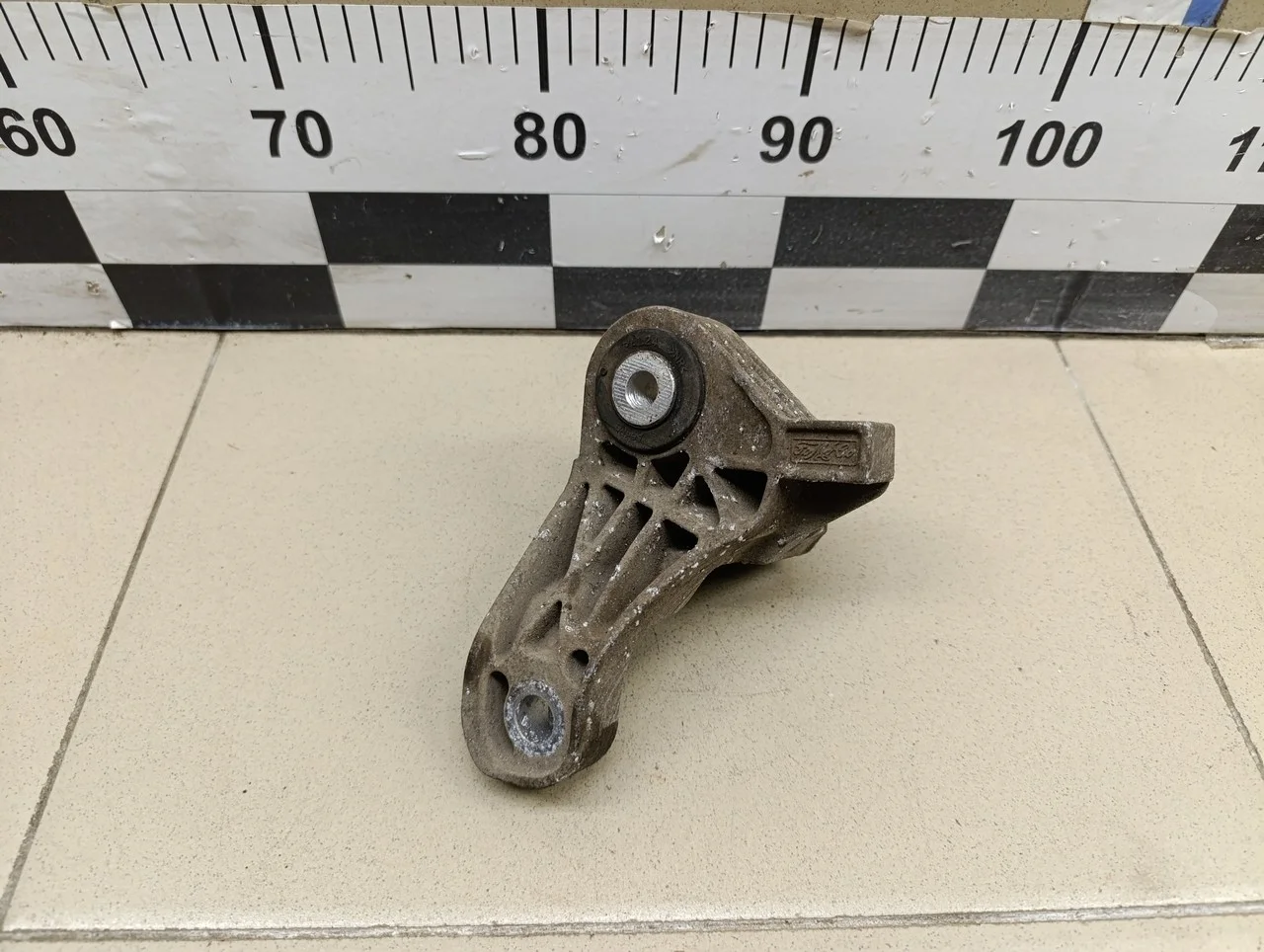 Кронштейн КПП Kuga 2012>