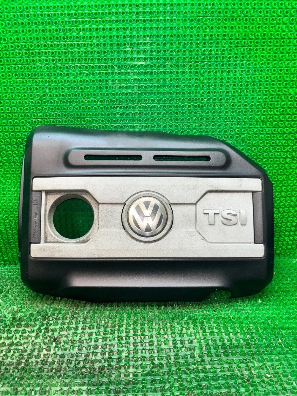 Крышка двигателя 06J103925H VW Passat 2.0 Passat B6 (2005—2010) В наличии