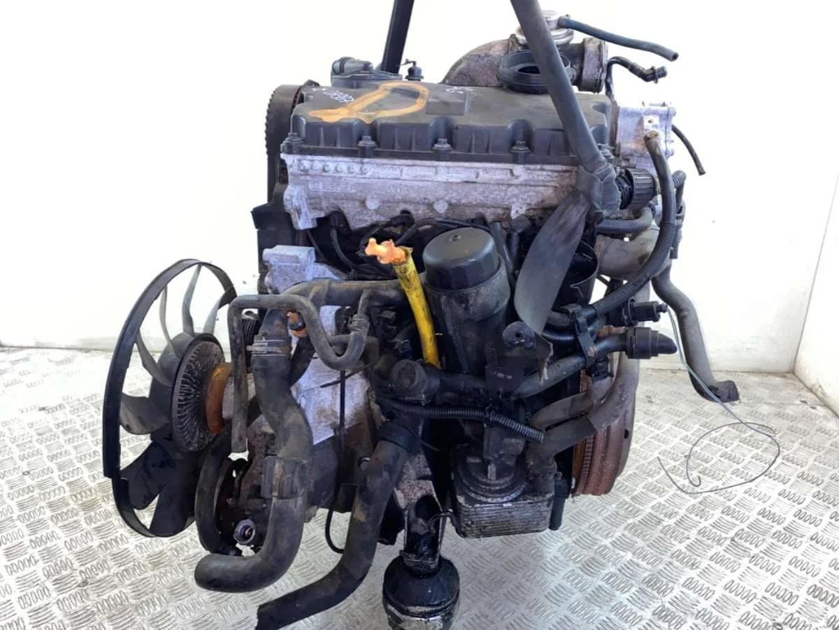 Двигатель Volkswagen Passat B5 AWX 2002