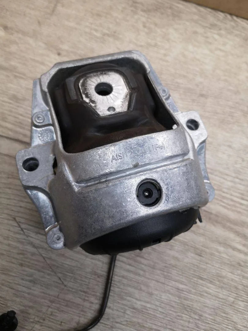 Подушка крепления двигателя Audi Q5 8R 8R0199381 2015
