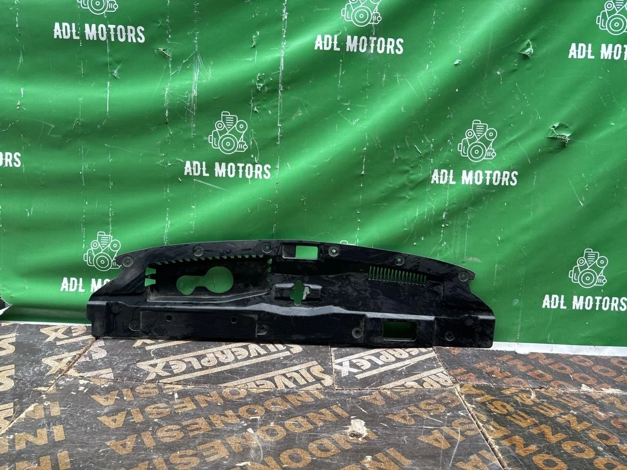 Накладка замка капота Mitsubishi Outlander 3 2012-2021