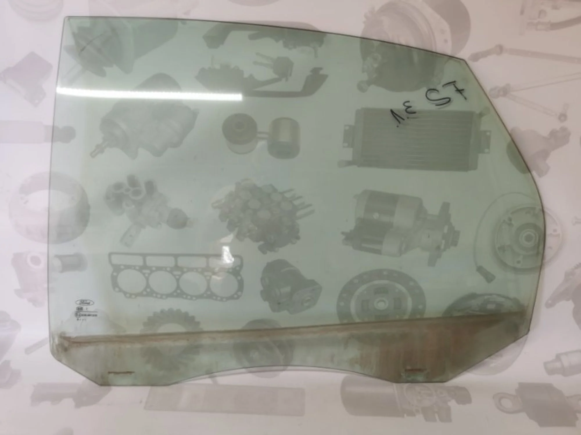 Стекло в дверь Ford Focus 2 1317985, заднее левое