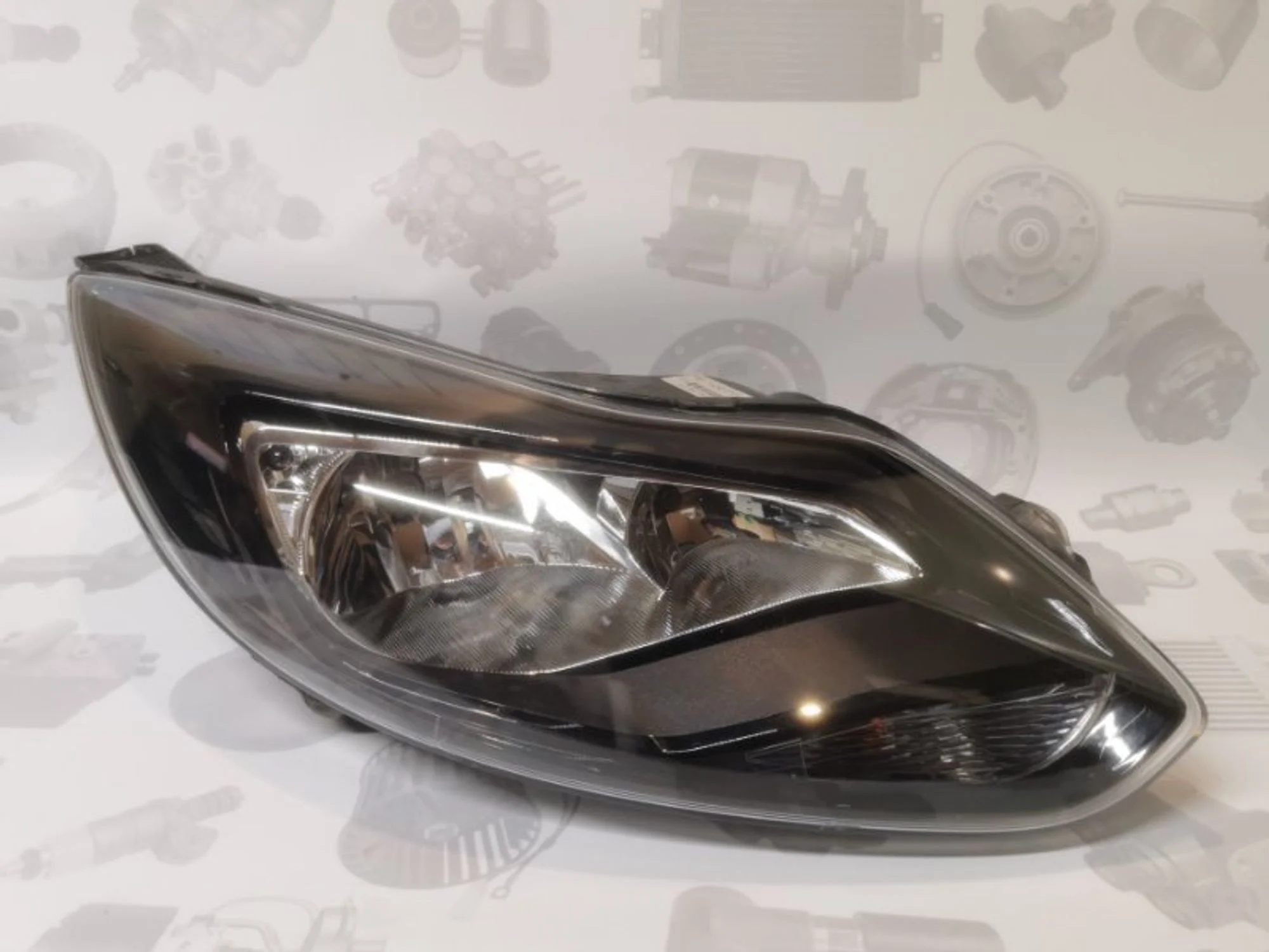 Фара Ford Focus 3 1873933, передняя правая
