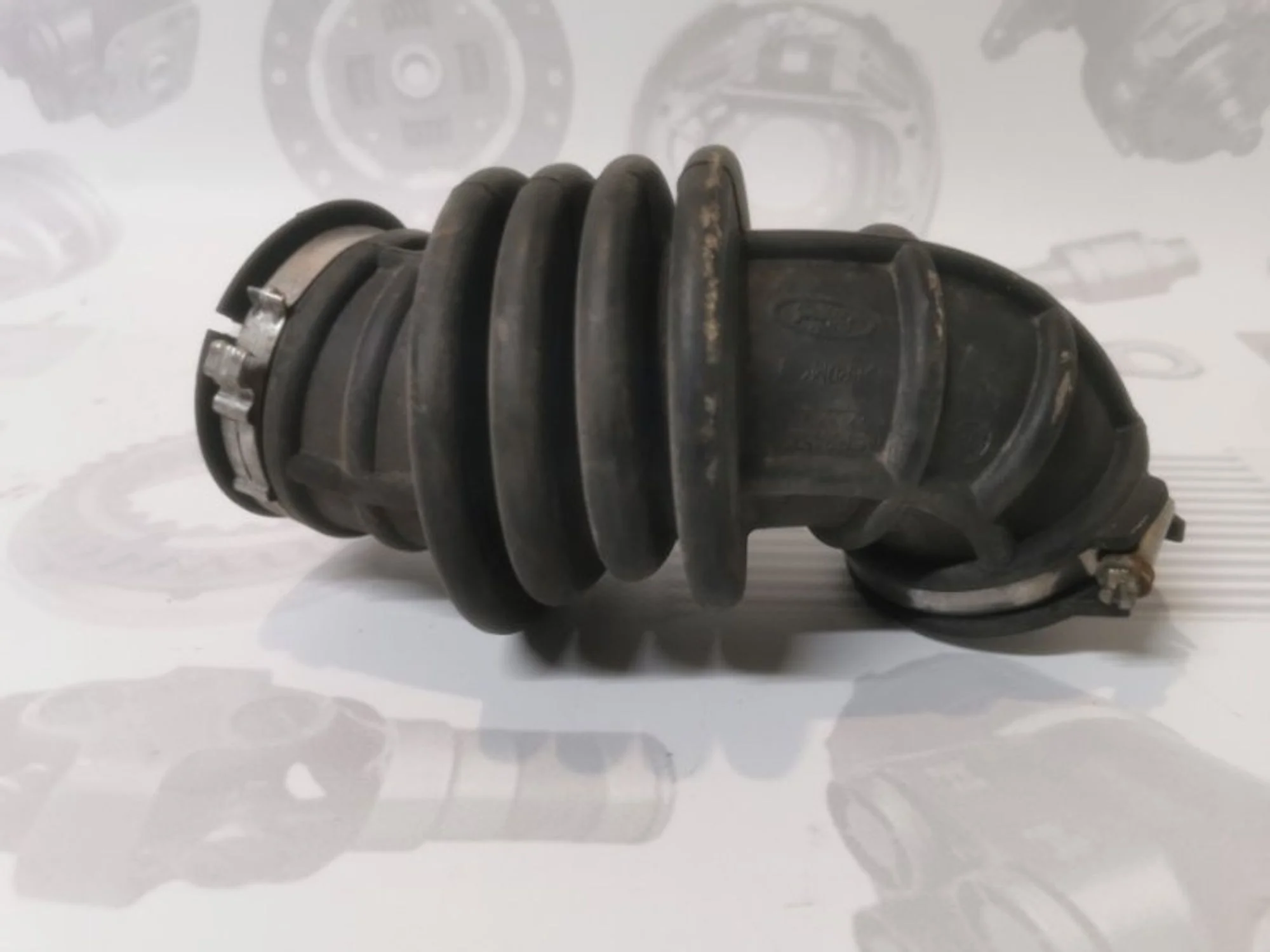 Патрубок впускной воздушного фильтра Ford Focus 3 1619555