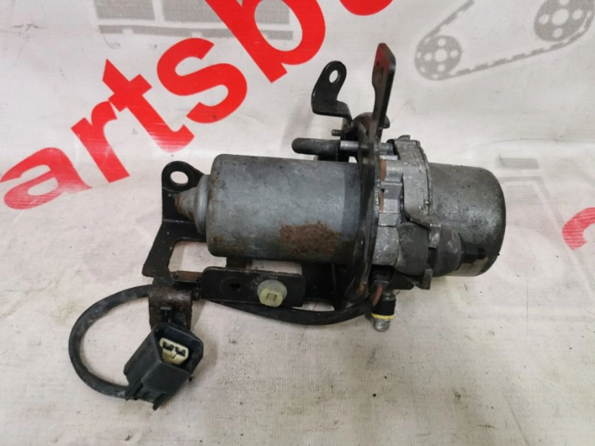 Насос вакуумный Ford Mondeo 4 1676482