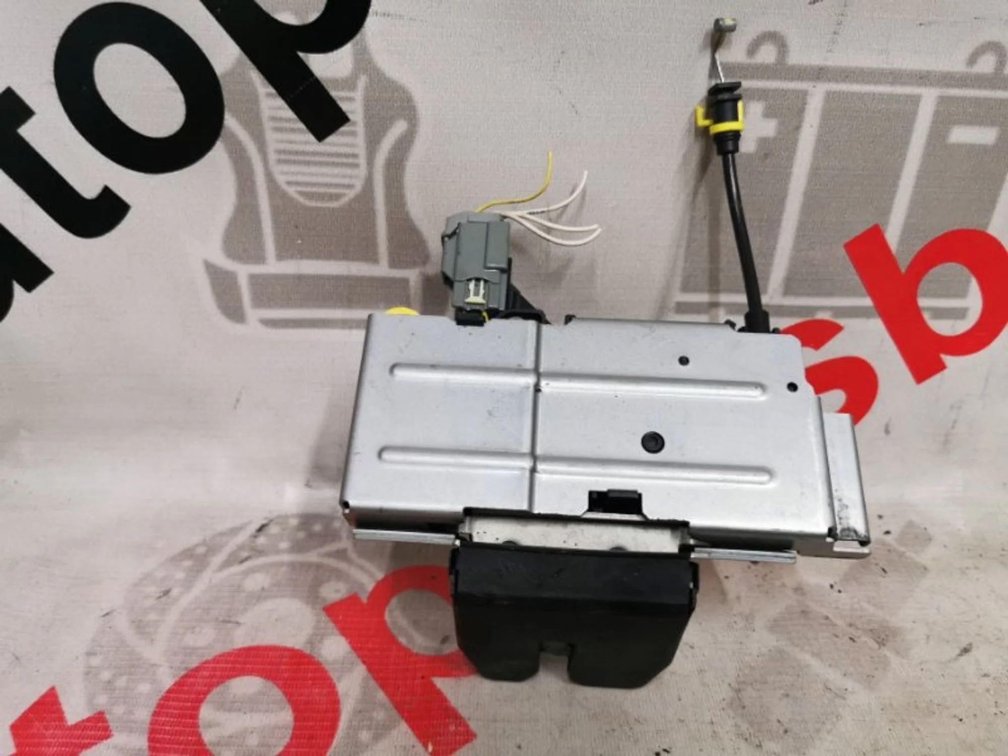 Замок крышки багажника Volvo Xc90 31253053