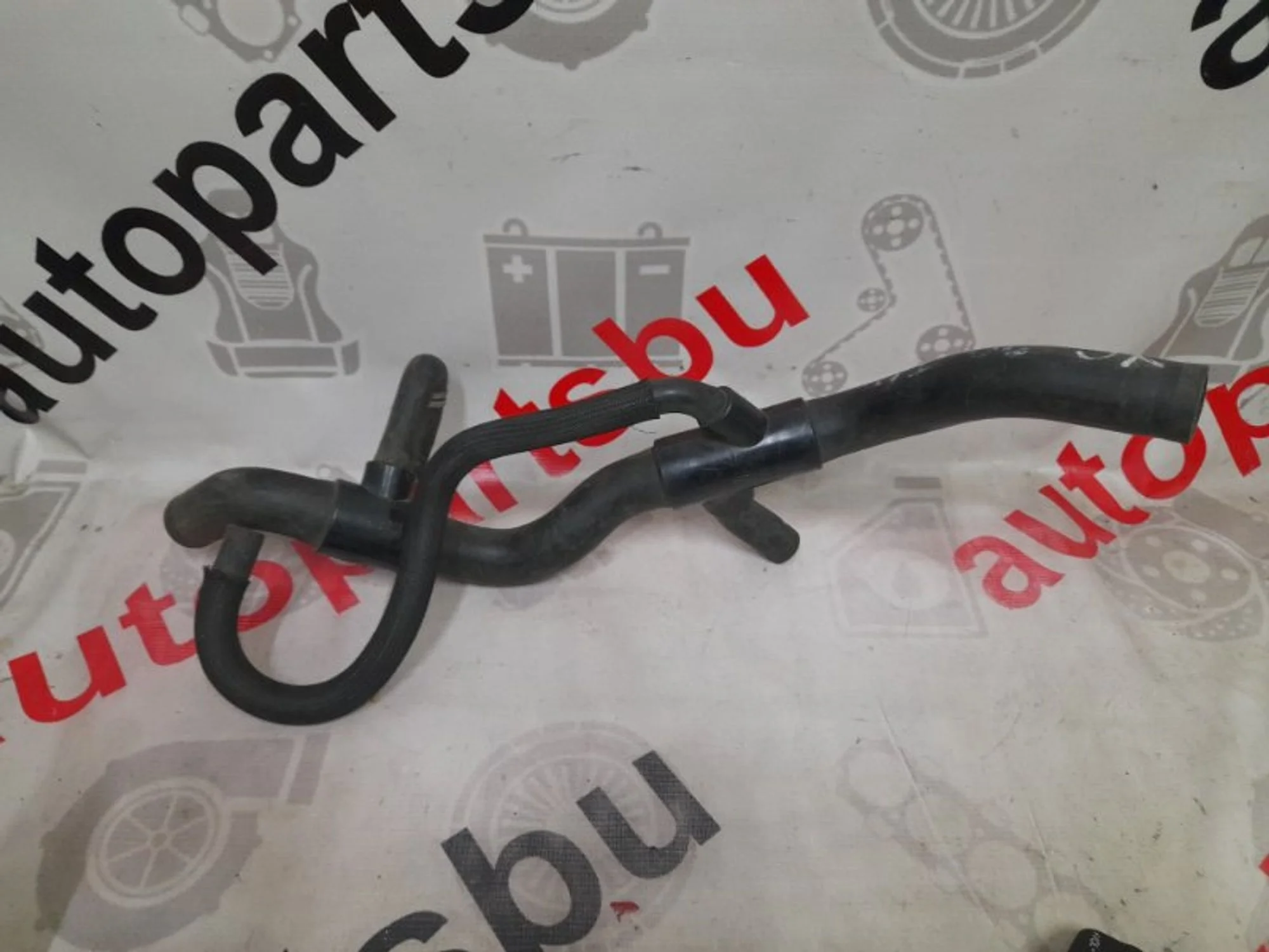 Патрубок радиатора Volvo S40 30723082