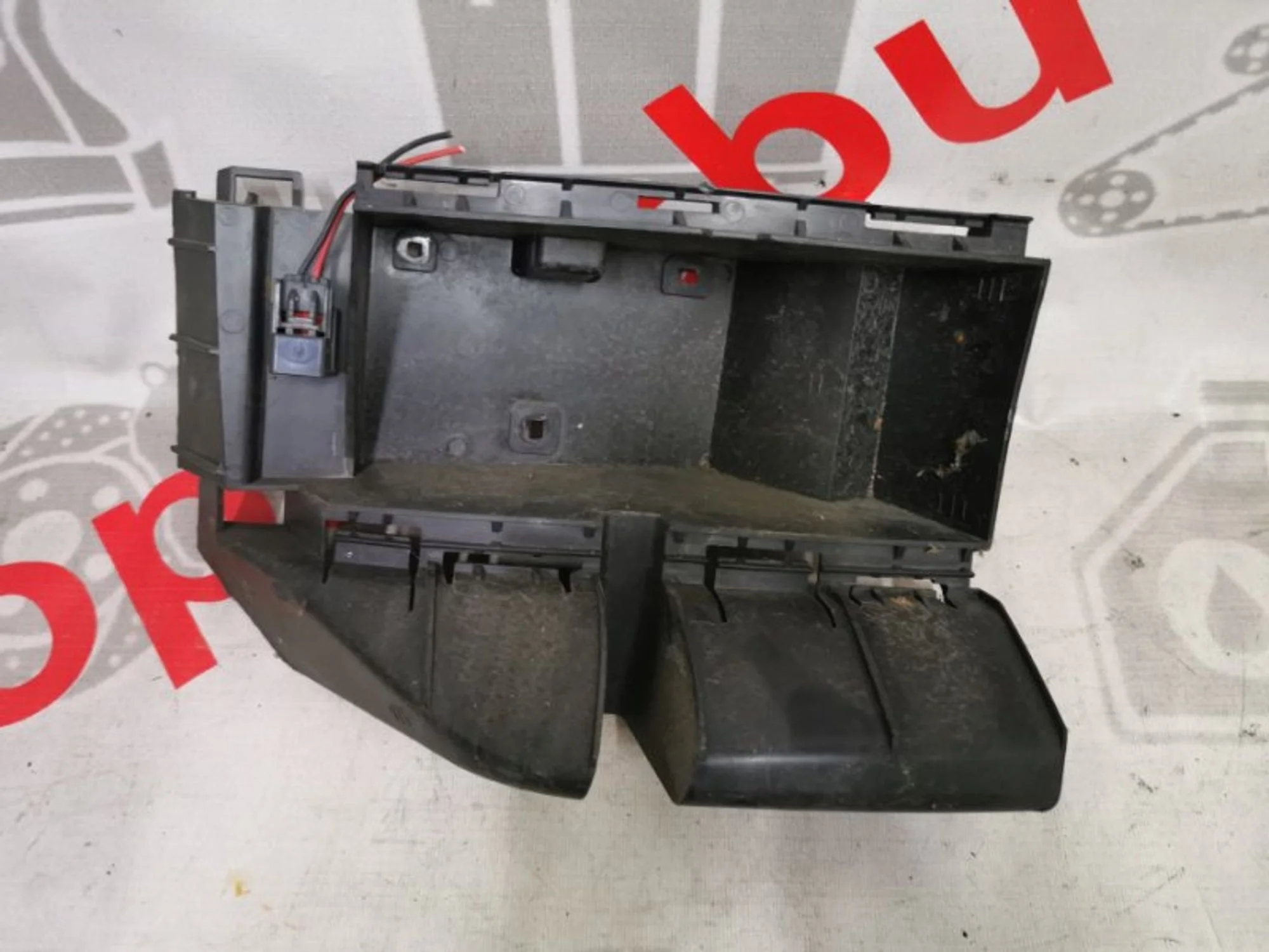 Кронштейн бампера Volvo Xc90 30698137, задний левый