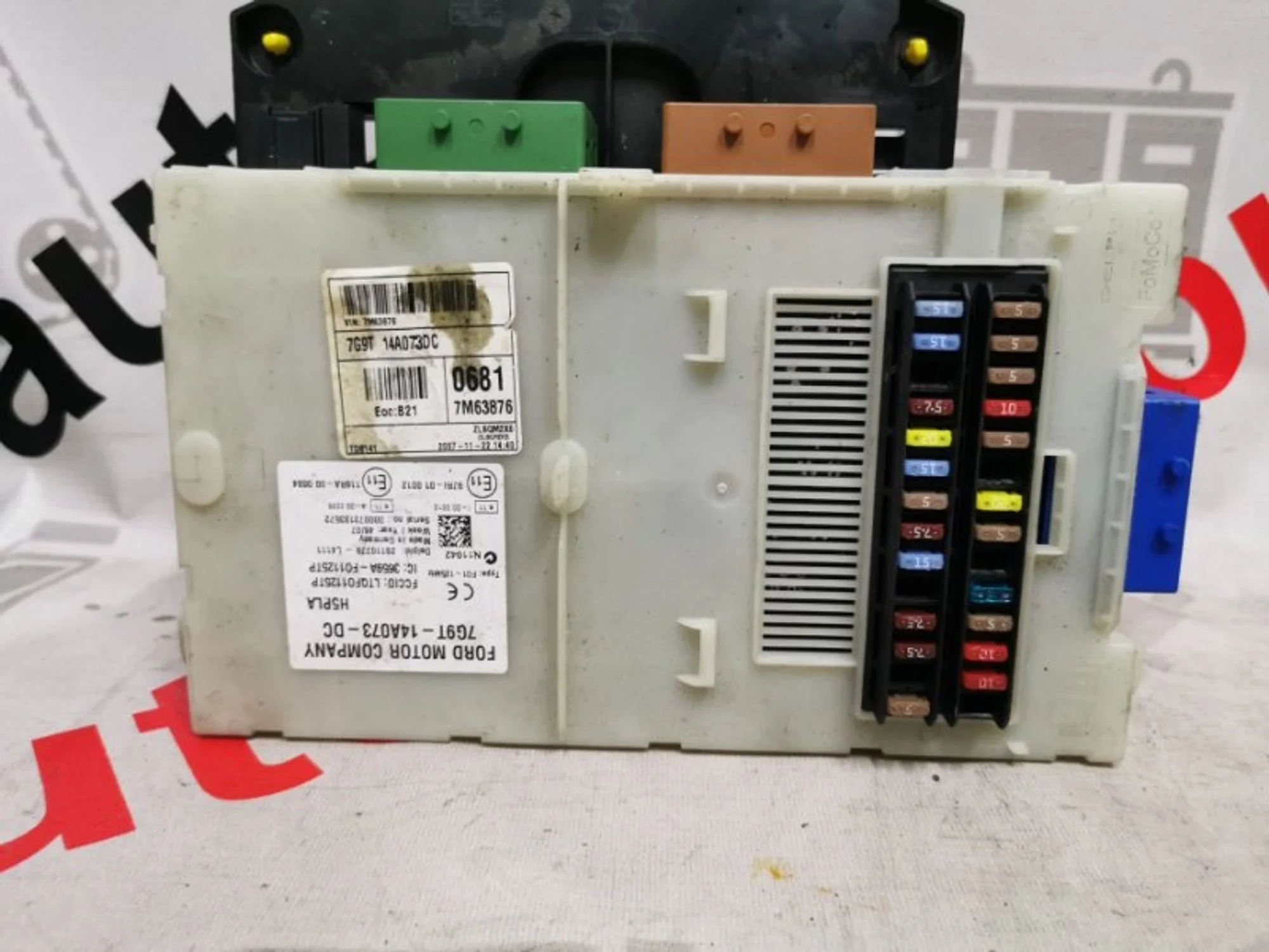 Блок предохранителей салонный Ford Mondeo 4 1681101