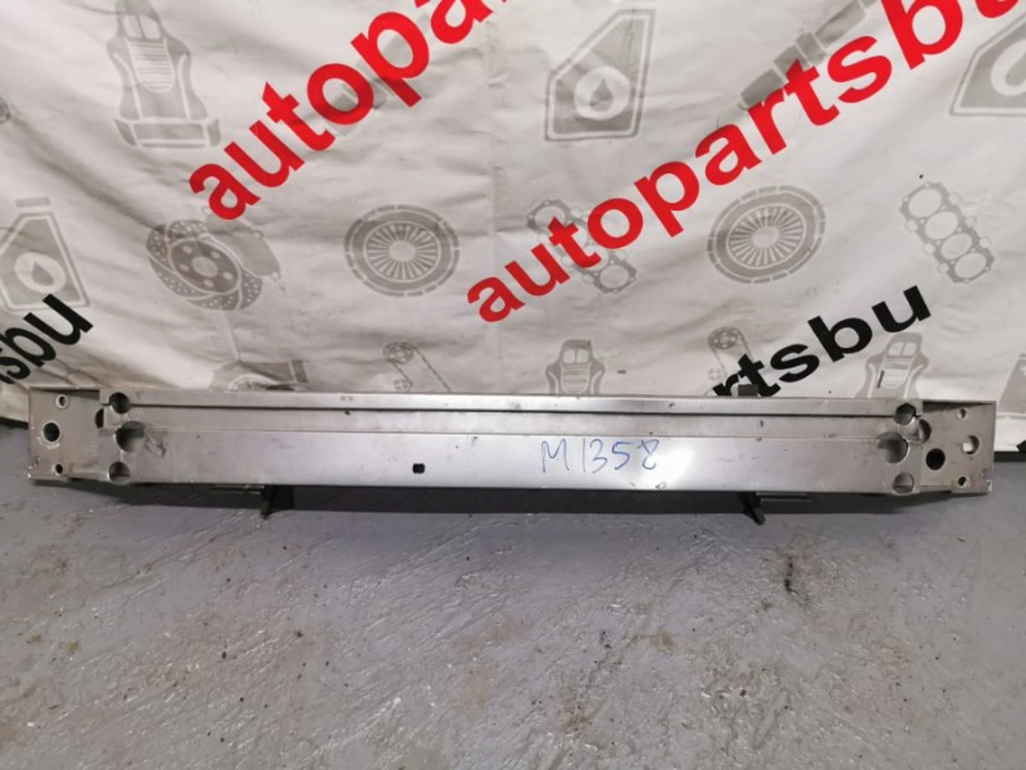 Усилитель переднего бампера Volvo Xc90 31253239