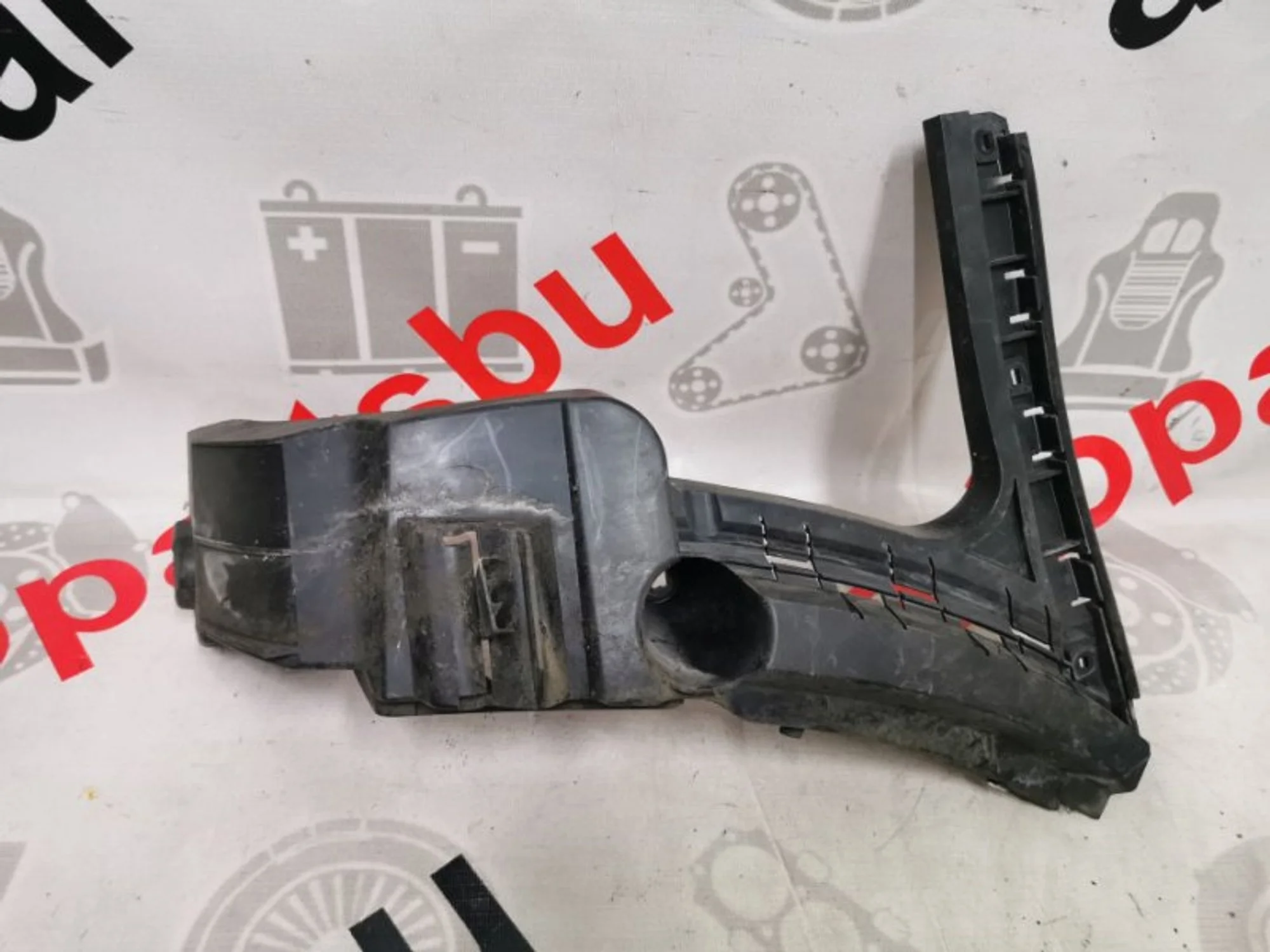 Кронштейн бампера Volvo Xc90 30698136, задний правый