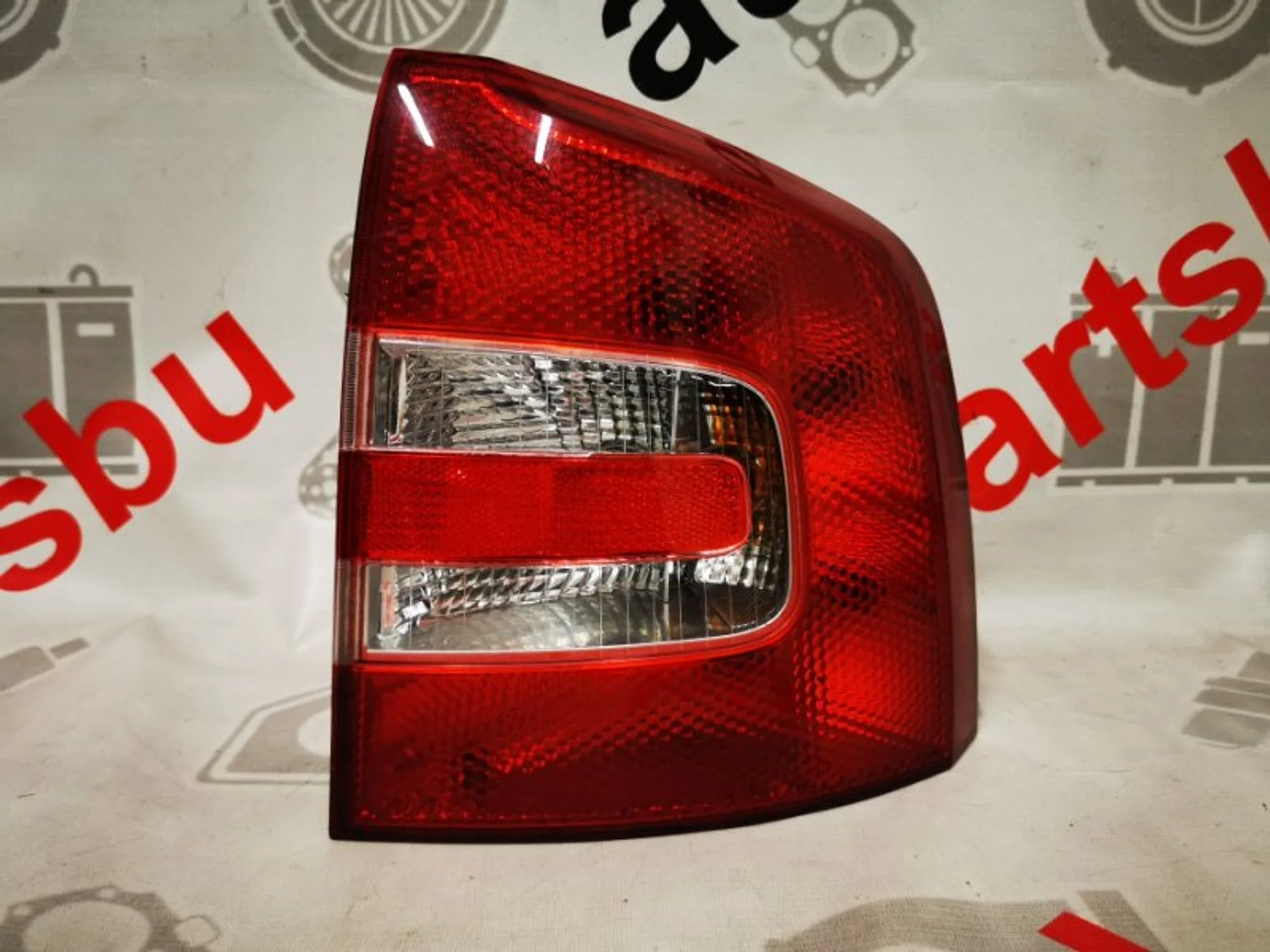 Фонарь Skoda Octavia 1Z9945112B, правый