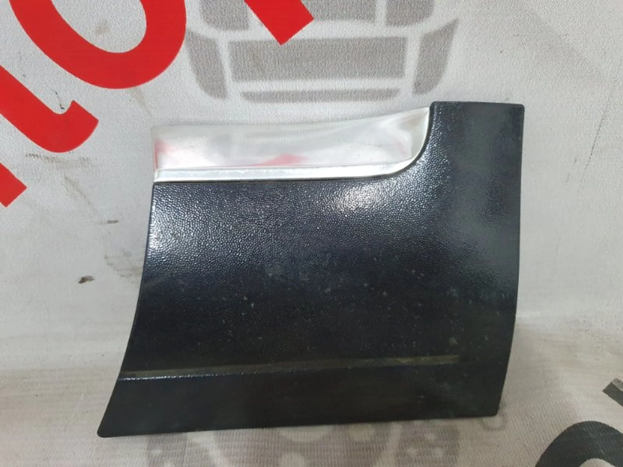 Накладка на крыло Volkswagen Touareg 2006 7L6854960A, передняя правая