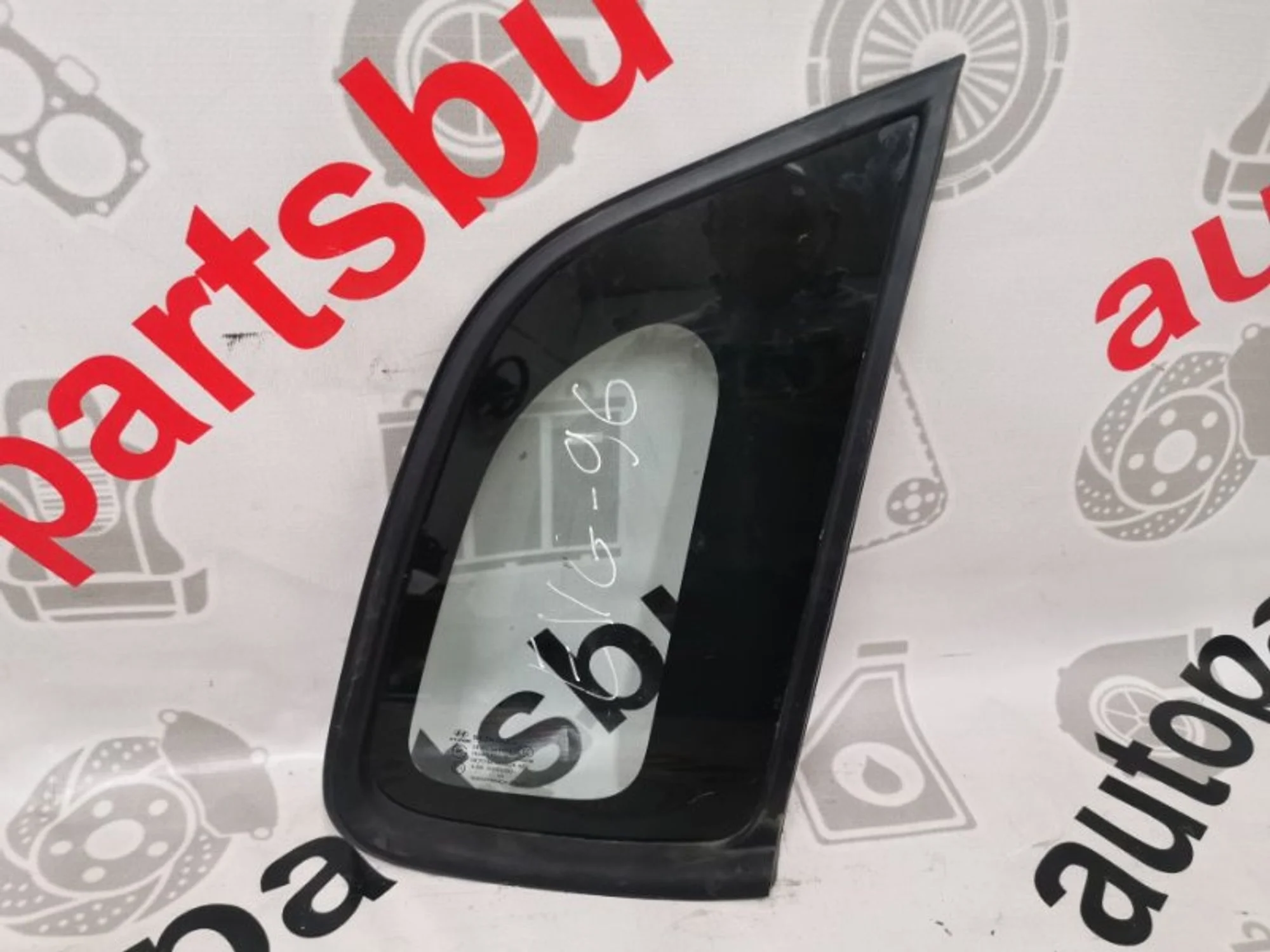 Форточка Hyundai Tucson 878202E000, задняя правая