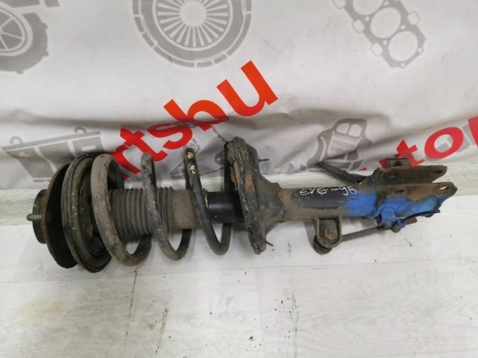 СТОЙКА АМОРТИЗАТОР Hyundai Tucson 546612E500, передняя правая