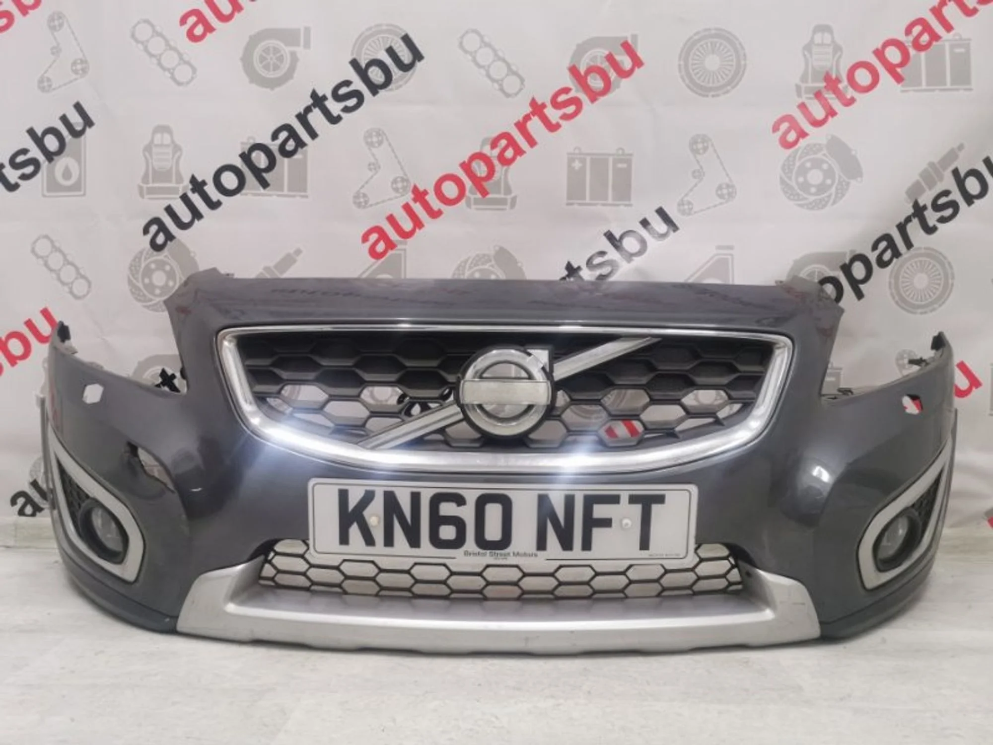 Бампер передний Volvo C30 2010-2012 39863893