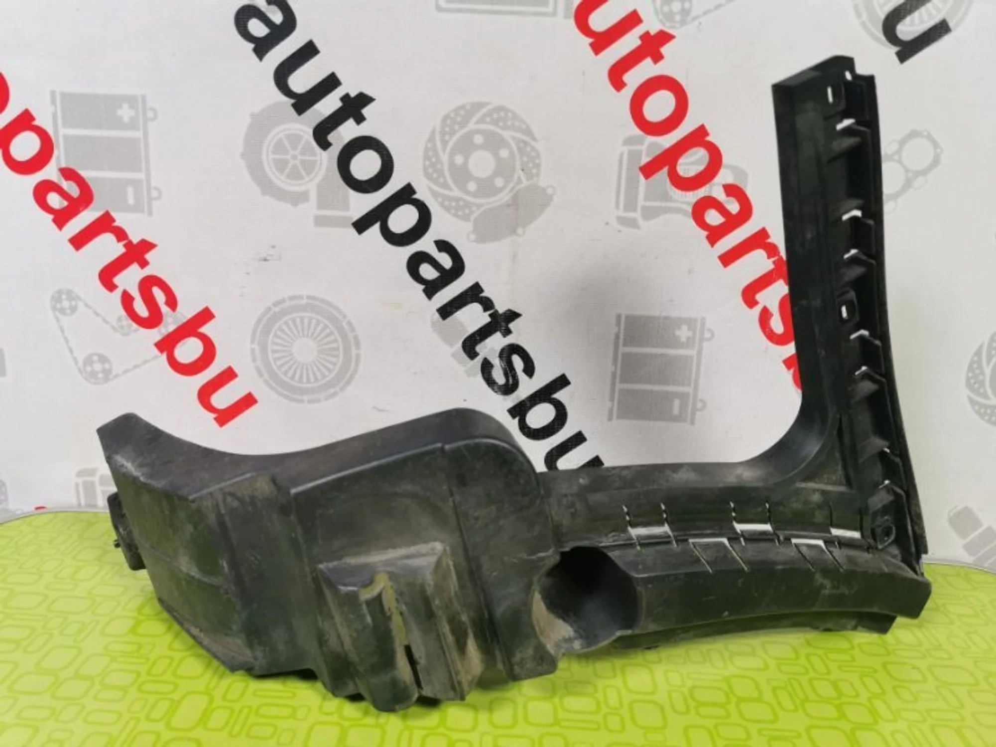 Кронштейн бампера Volvo Xc90 30698136, задний правый