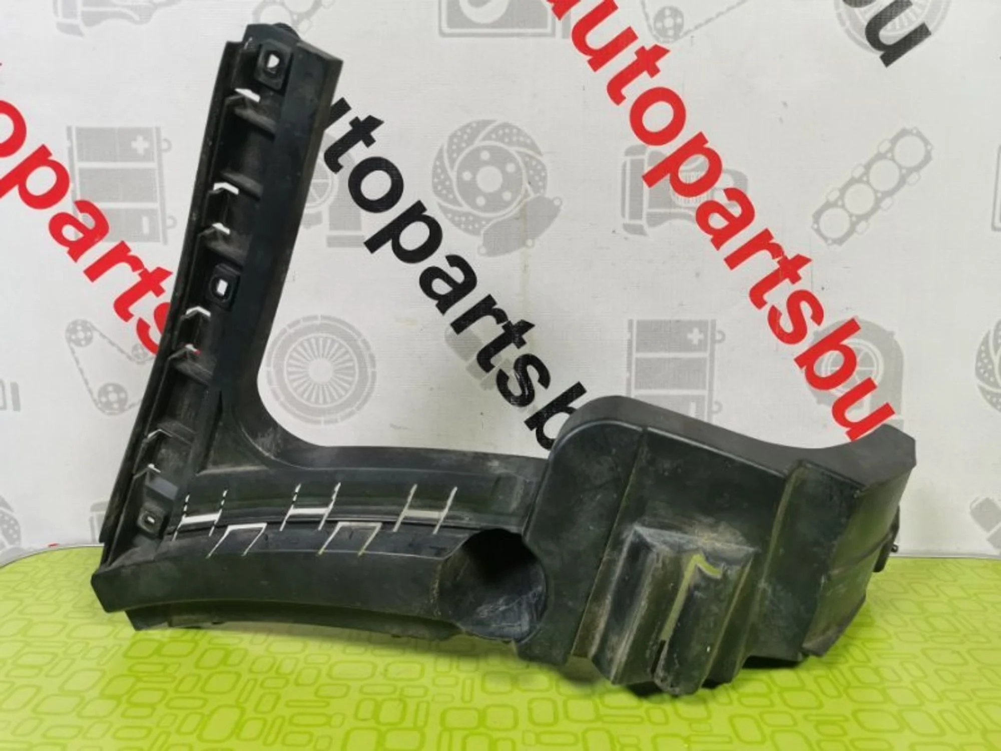 Кронштейн бампера Volvo Xc90 30698135, задний левый