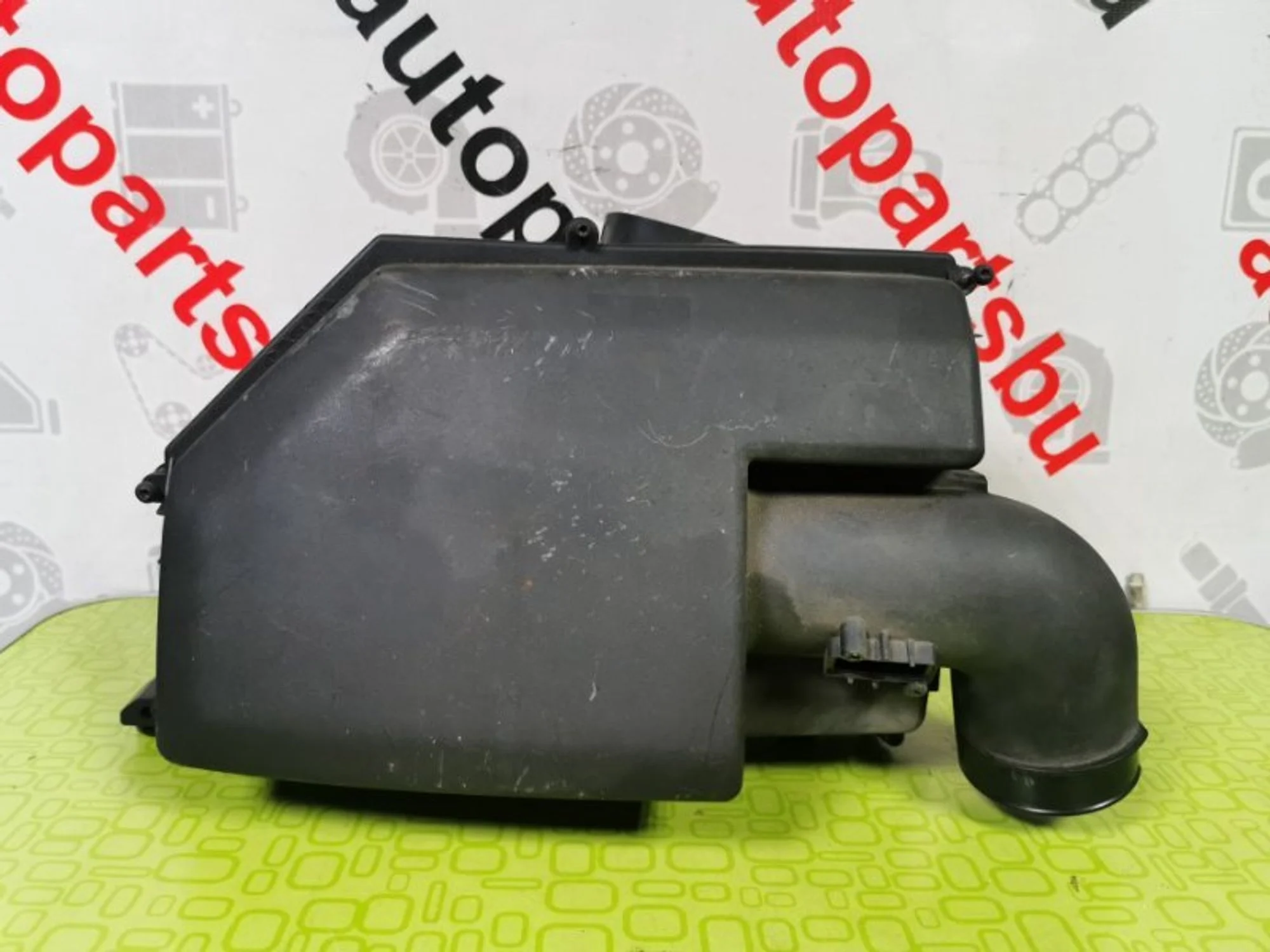Корпус воздушного фильтра Volvo V60 31273659