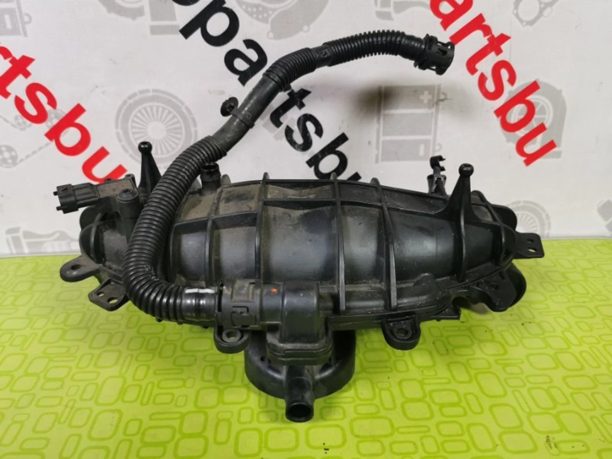 Коллектор впускной Volvo V60 31330435