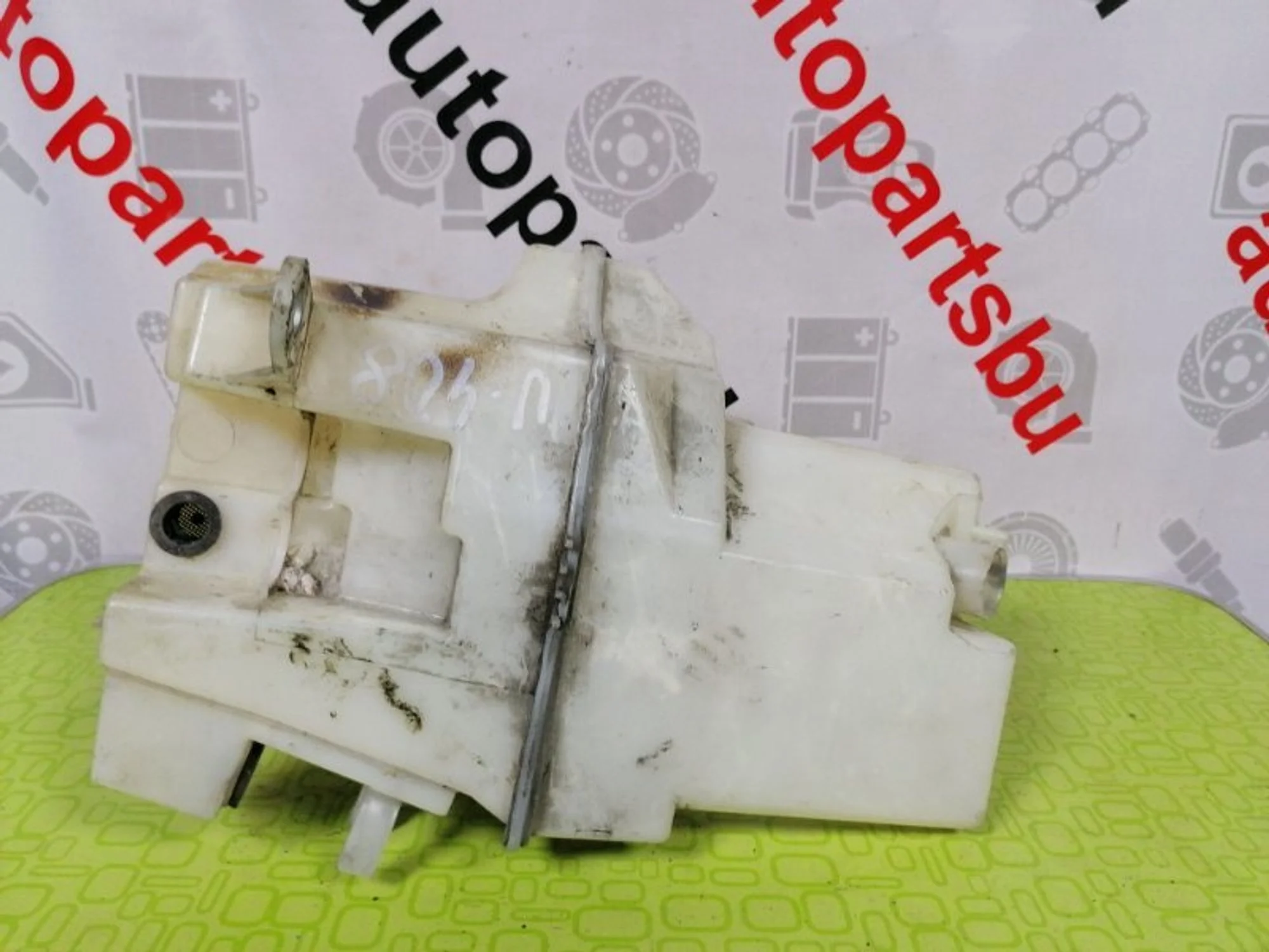 Бачок омывателя Volvo Xc90 2002-2014 8659490