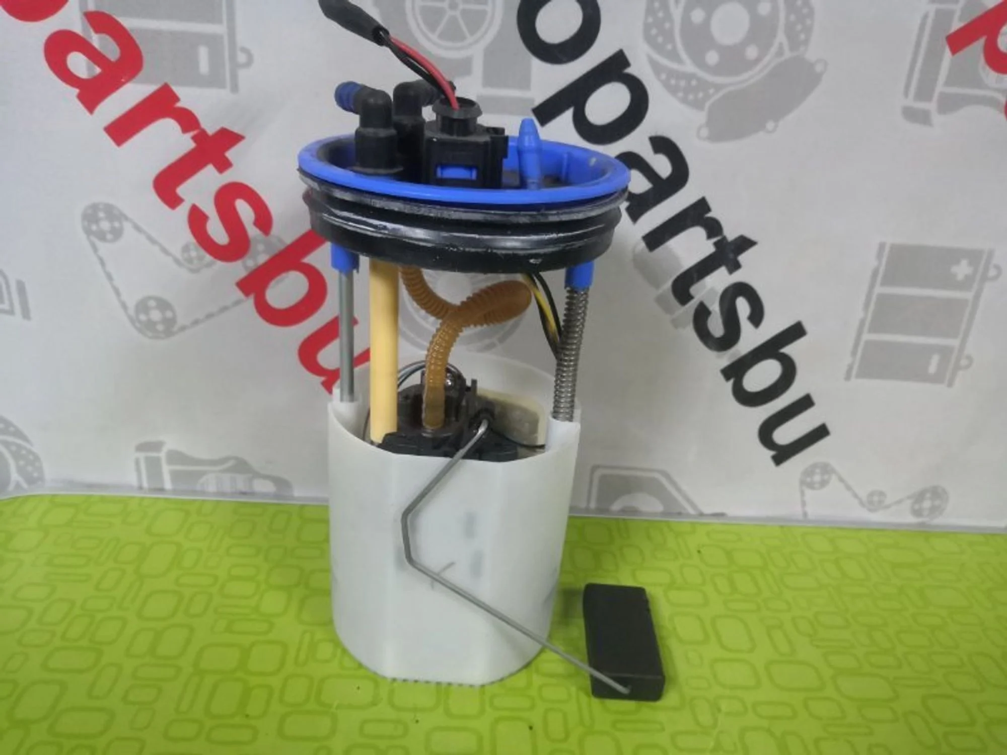 Бензонасос Skoda Fabia 2 6R0919051A