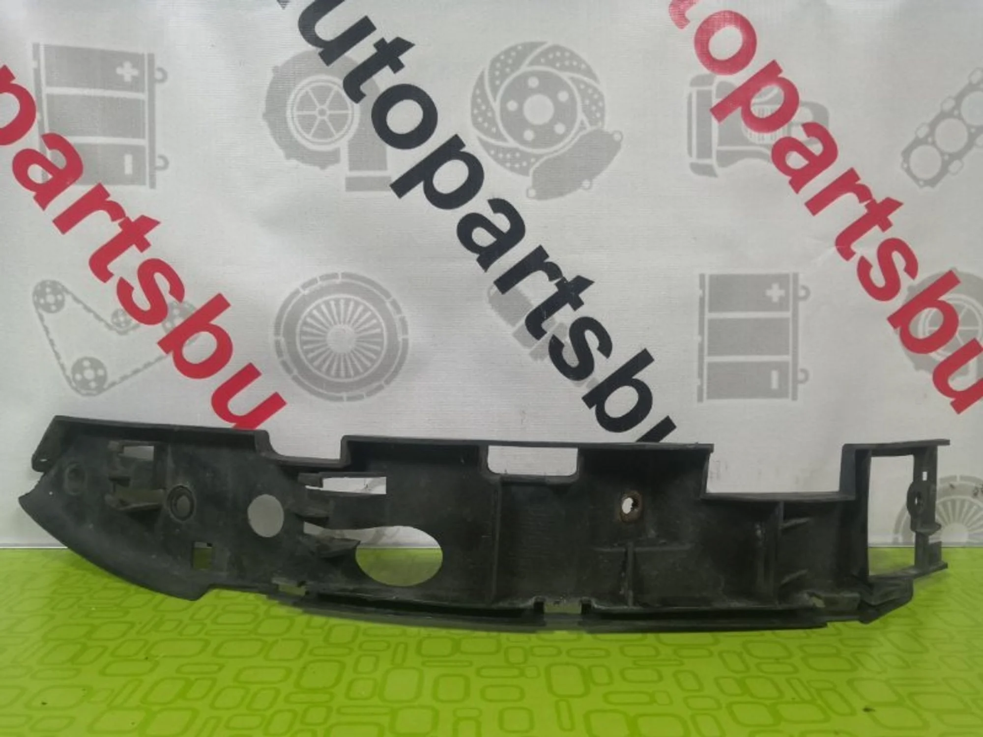 Направляющая переднего бампера Volkswagen Touareg 7L6807183C, передняя левая