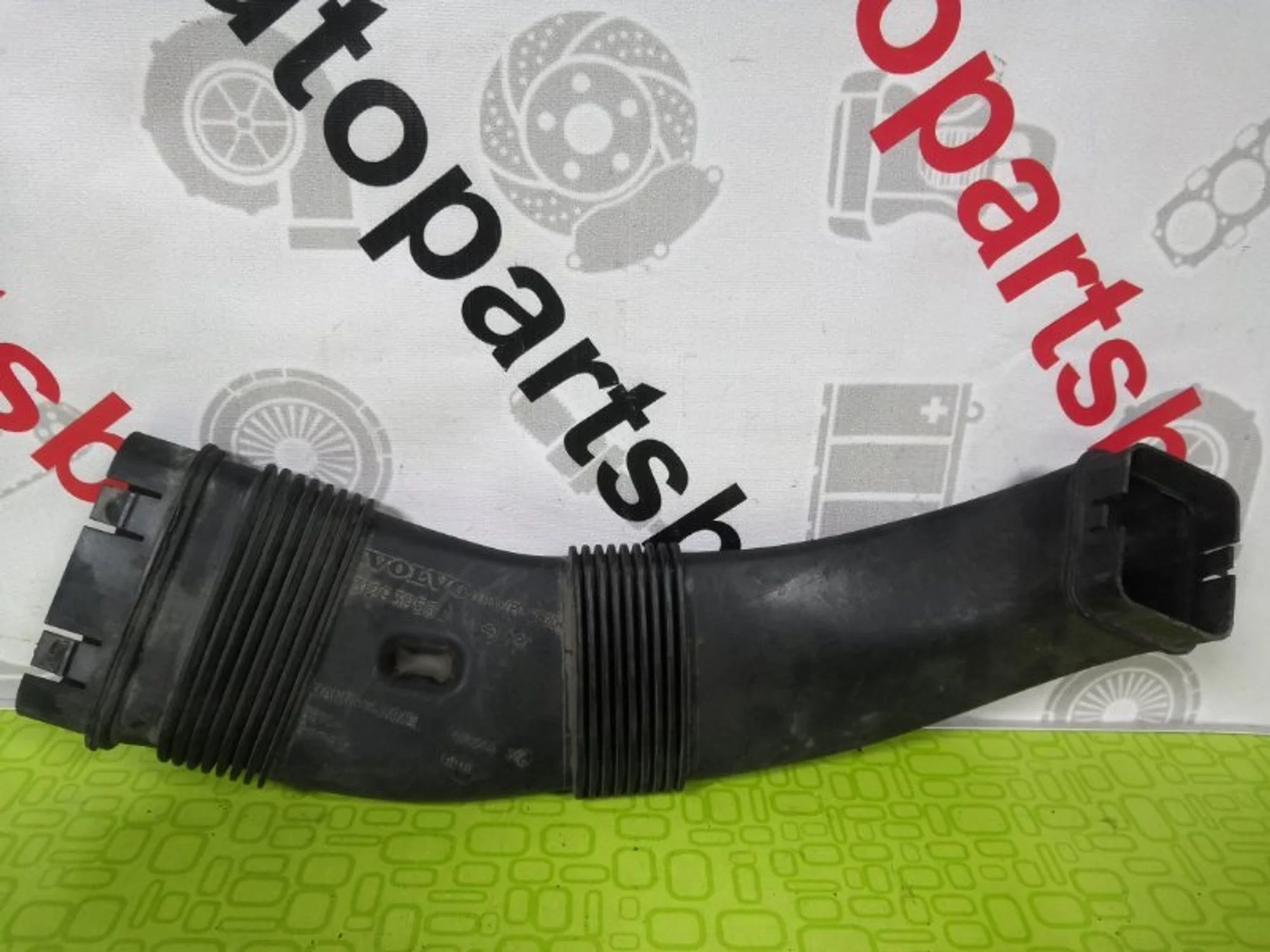 Патрубок воздушного фильтра Volvo S60 2 31293955