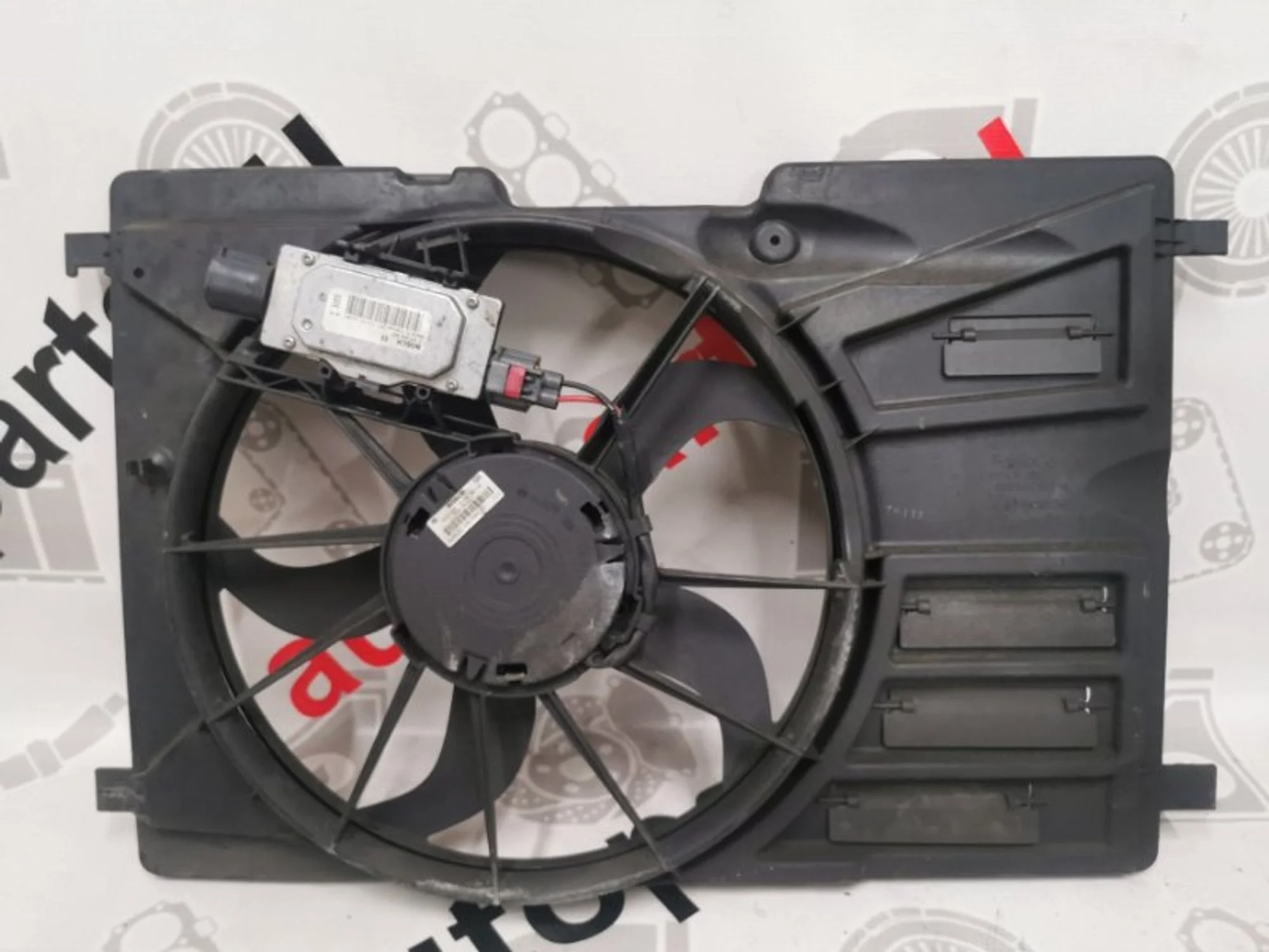 Вентилятор радиатора ( Диффузор ) Ford Focus 3 1741637