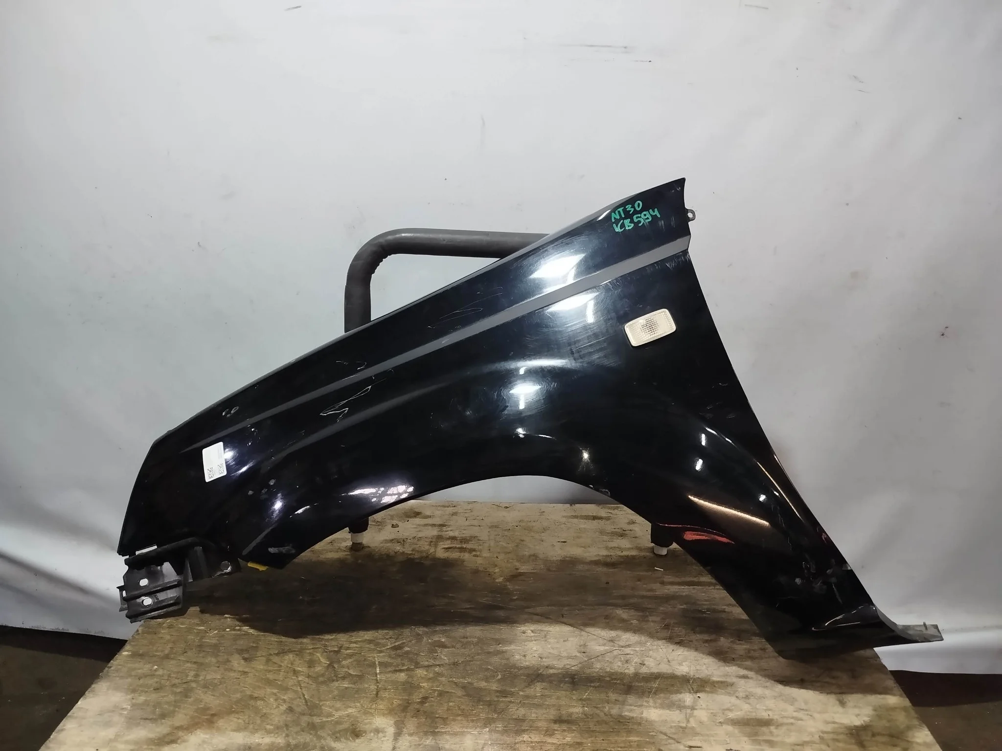 КРЫЛО NISSAN X-TRAIL NT30 PNT30 T30 631138H400 ПЕРЕДНЕЕ ЛЕВОЕ ПОД ЗЕРКАЛО черный, KH3 KB594