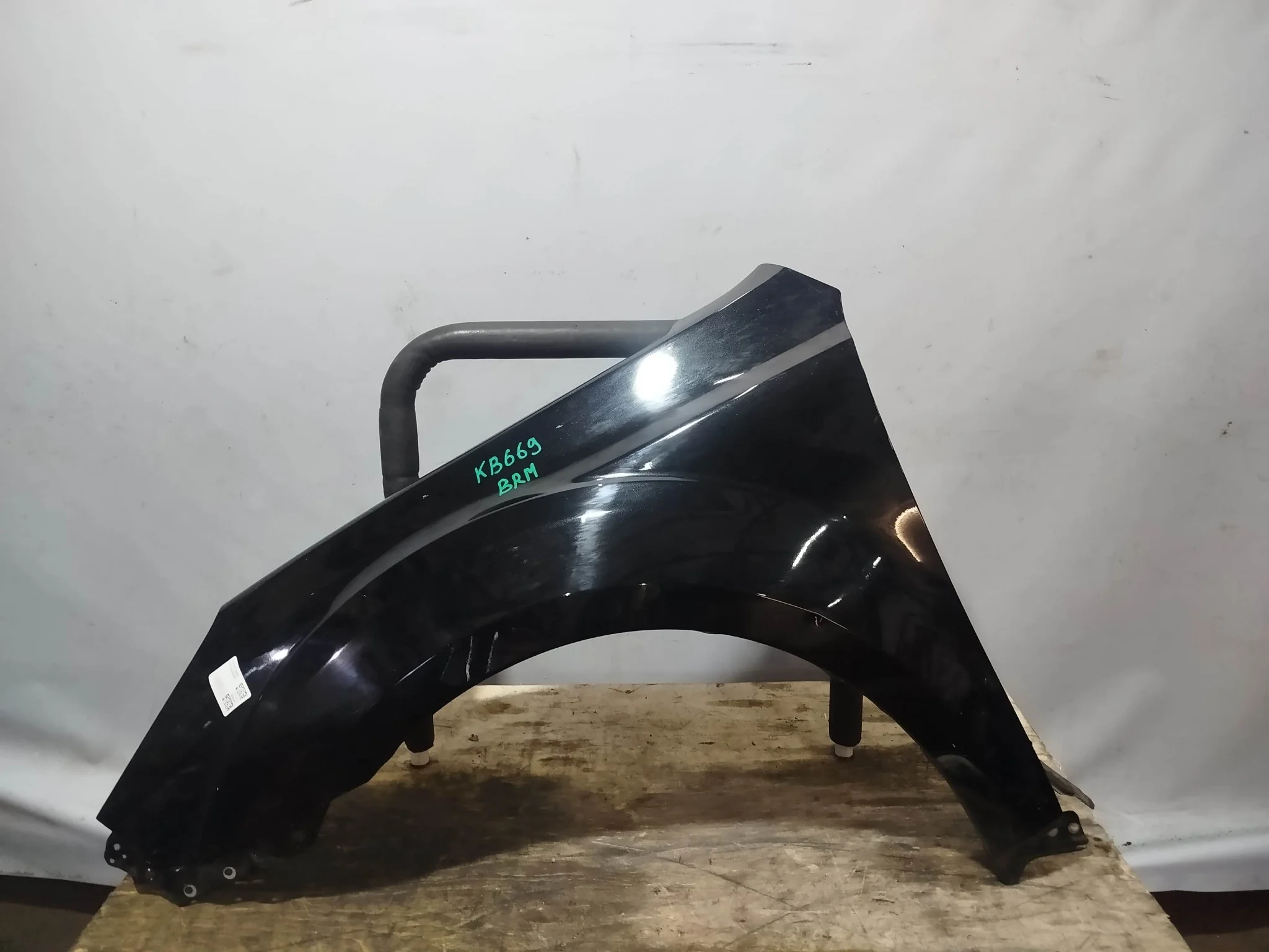 КРЫЛО SUBARU OUTBACK BR9 BRF BRM 57120AJ0509P ПЕРЕДНЕЕ ЛЕВОЕ черный, D4S KB669