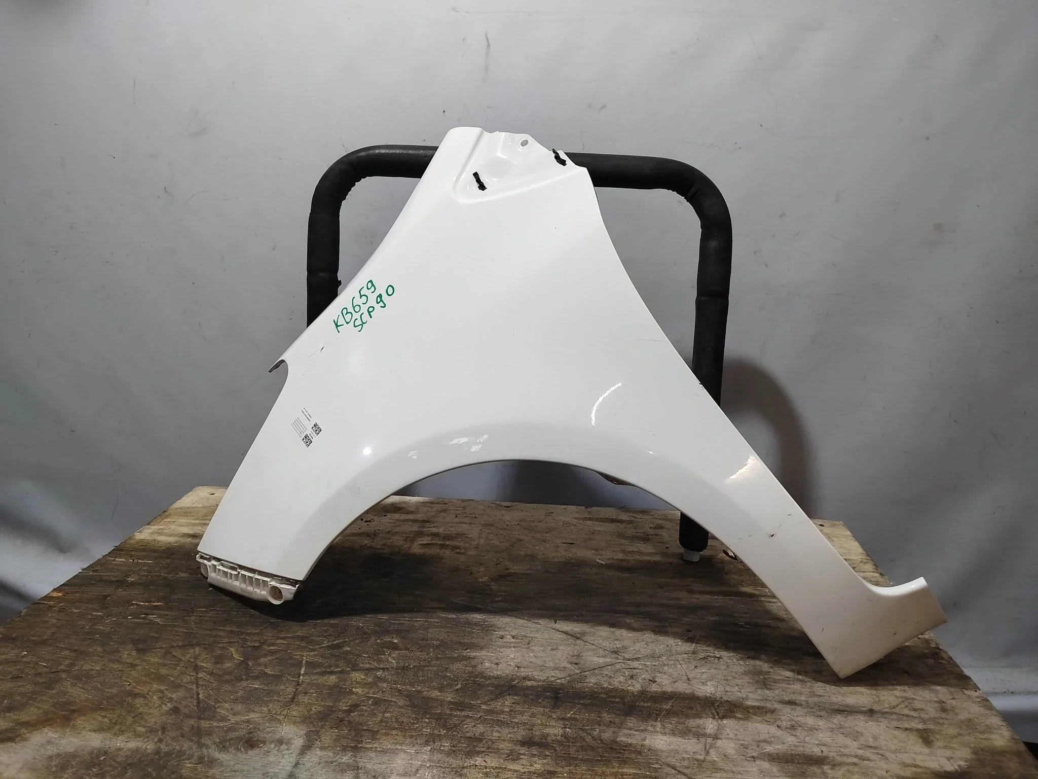 КРЫЛО TOYOTA VITZ YARIS KSP90 NCP90 NCP91 NCP95 NLP90 SCP90 5381252280 ПЕРЕДНЕЕ ЛЕВОЕ БЕЗ ПОВТОРИТЕЛЯ белый, 040 KB659