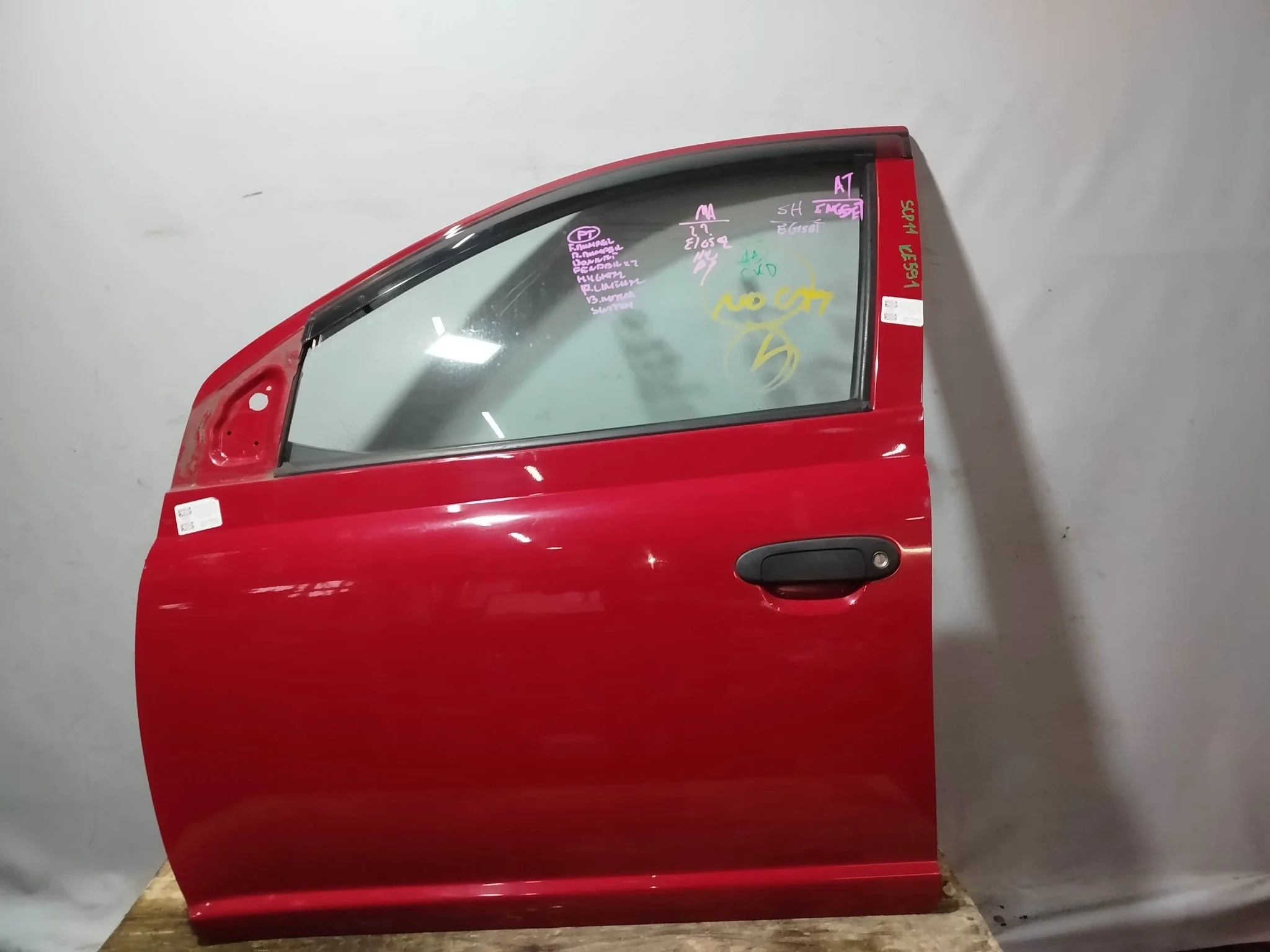 ДВЕРЬ TOYOTA ECHO PLATZ VITZ YARIS NCP10 NCP12 NCP13 NCP15 NCP16 SCP10 SCP11 SCP13 6700252011 ПЕРЕДНЯЯ ЛЕВАЯ 5 DOOR красный, 3P0 KE591