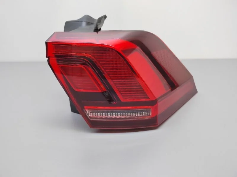 Фонарь Volkswagen Tiguan 2016