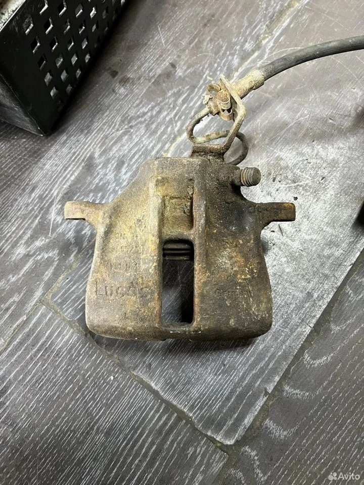 Суппорт тормозной передний правый vag 357615124ax