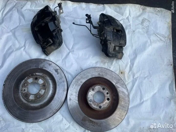 Передние суппорта с дисками audi s8 d3