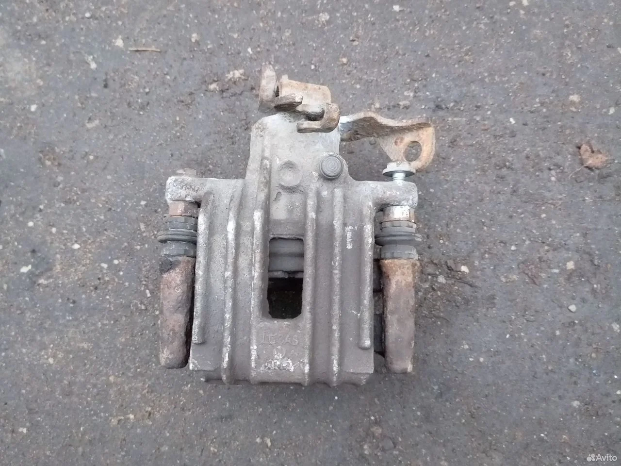 Суппорт з. л. vw passat b5 8e0615423a