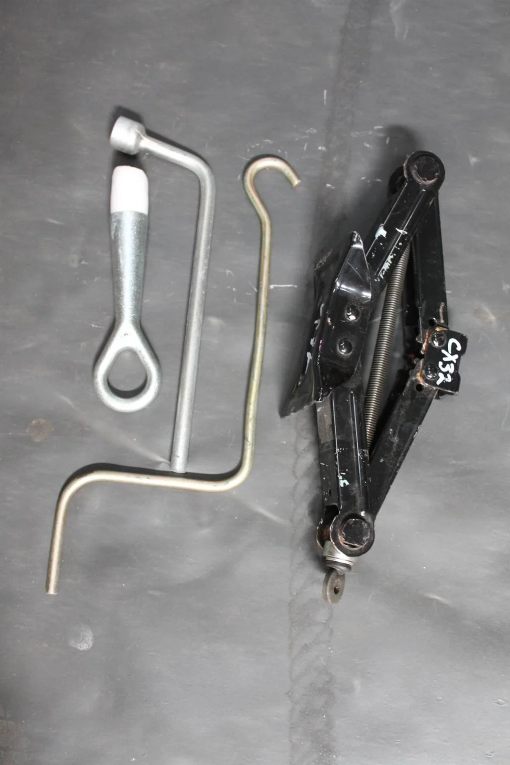 Б.у. домкрат MITSUBISHI LANCER CX3A MITSUBISHI LANCER CX3A