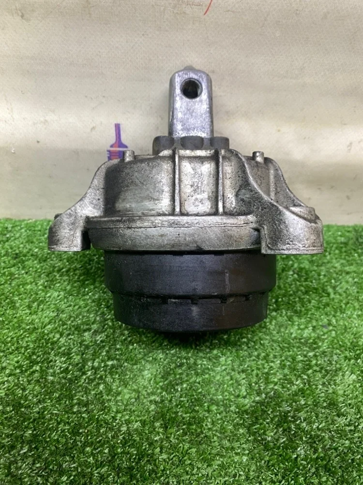 Подушка двигателя BMW 740i F01