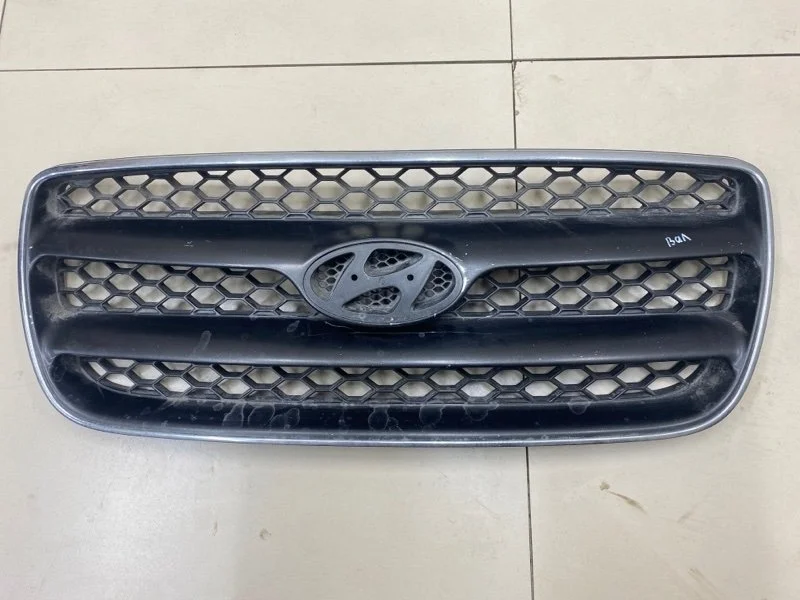 Решетка радиатора передняя Hyundai Santa Fe 2 До