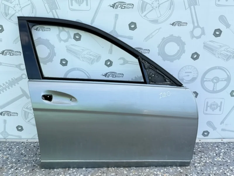 Дверь передняя правая Mercedes-benz 2010 W204