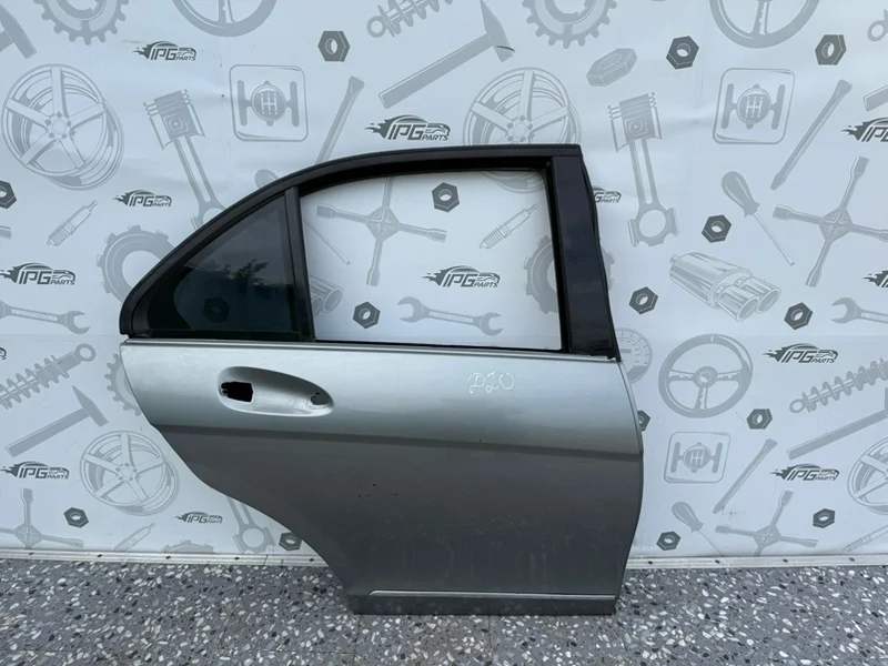 Дверь задняя правая Mercedes-benz 2010 W204