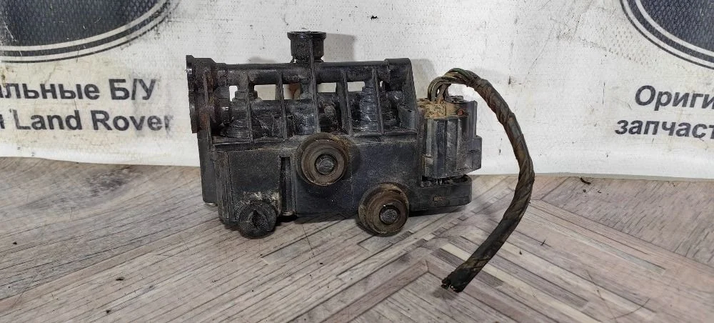 Блок клапанов подвески передний Range Rover L322