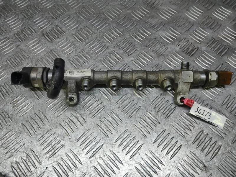 Топливная рампа Volkswagen Passat CC