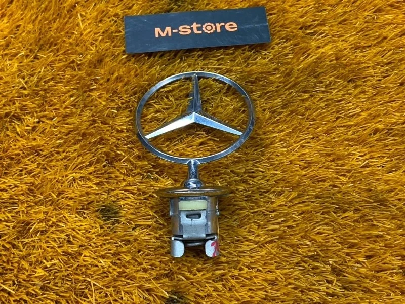 Эмблема на капот Mercedes-Benz -class 2010 W212