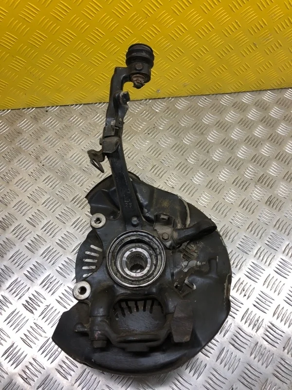 Кулак поворотный левый Toyota Land Cruiser Prado 150 (2009-2023) 2019 Внедорожник